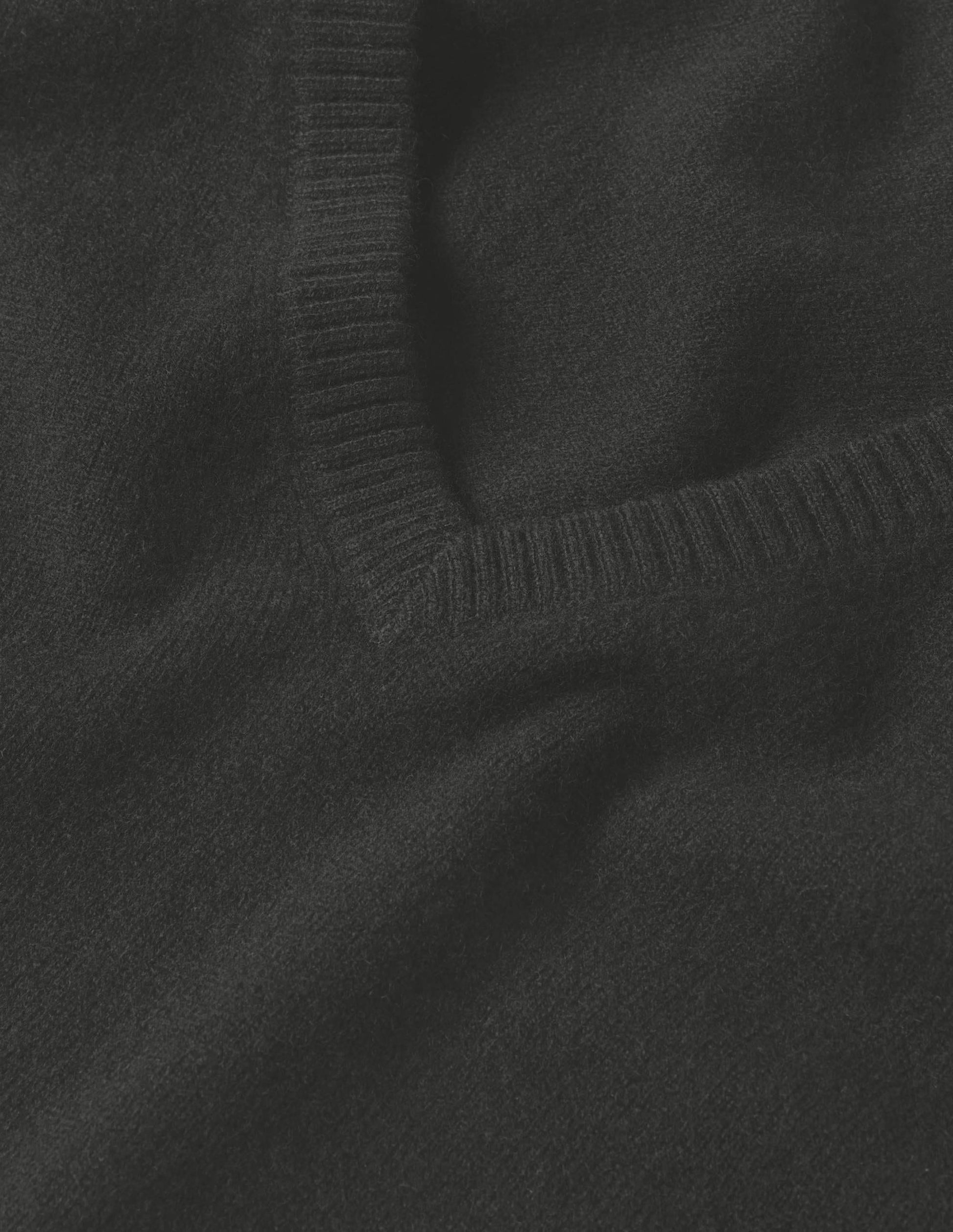 Cashmere V-neck Relaxed Jumper-Black-6