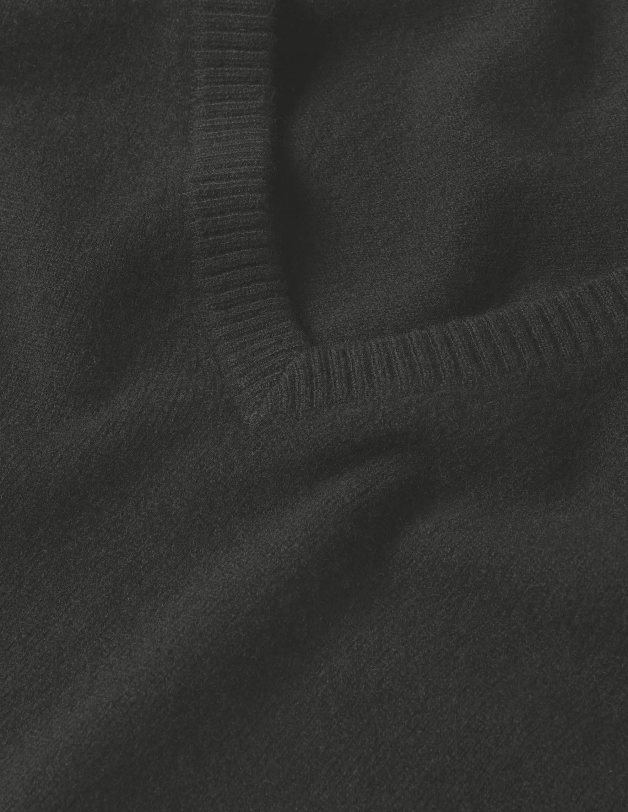 Cashmere V-neck Relaxed Jumper-Black - Image 6