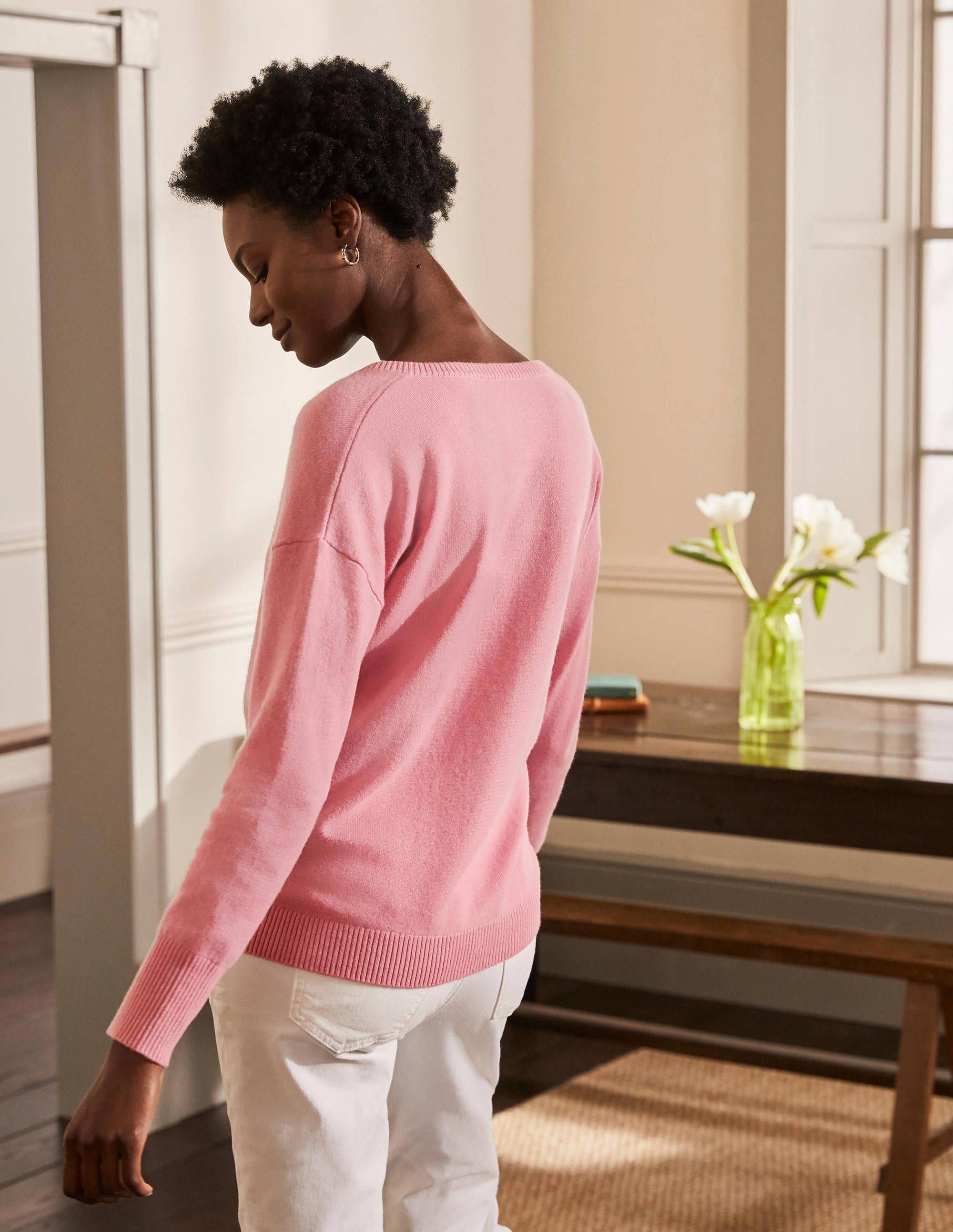 Cashmere V-neck Relaxed Jumper-Formica Pink - Image 3