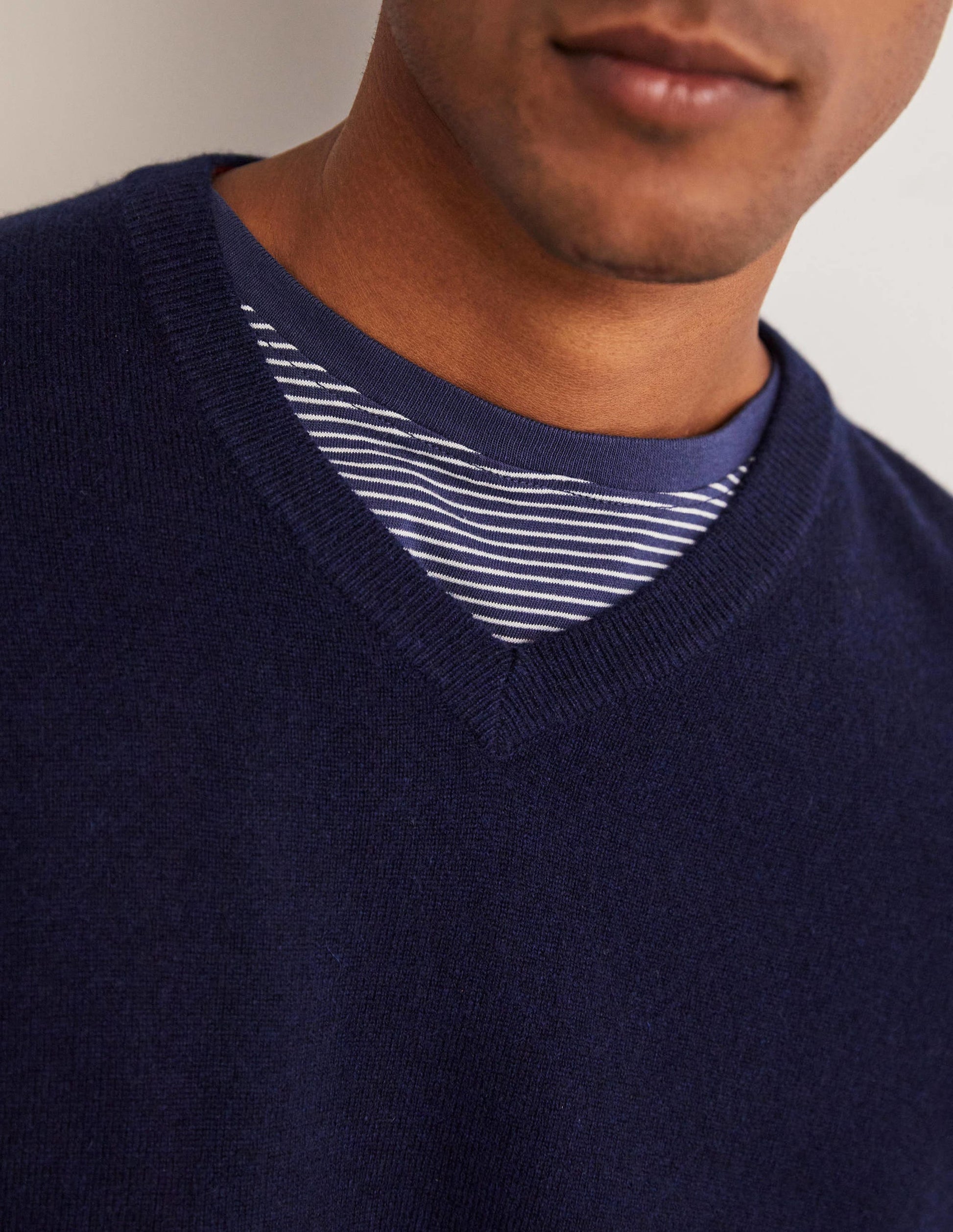 Cashmere V-neck-Navy-2