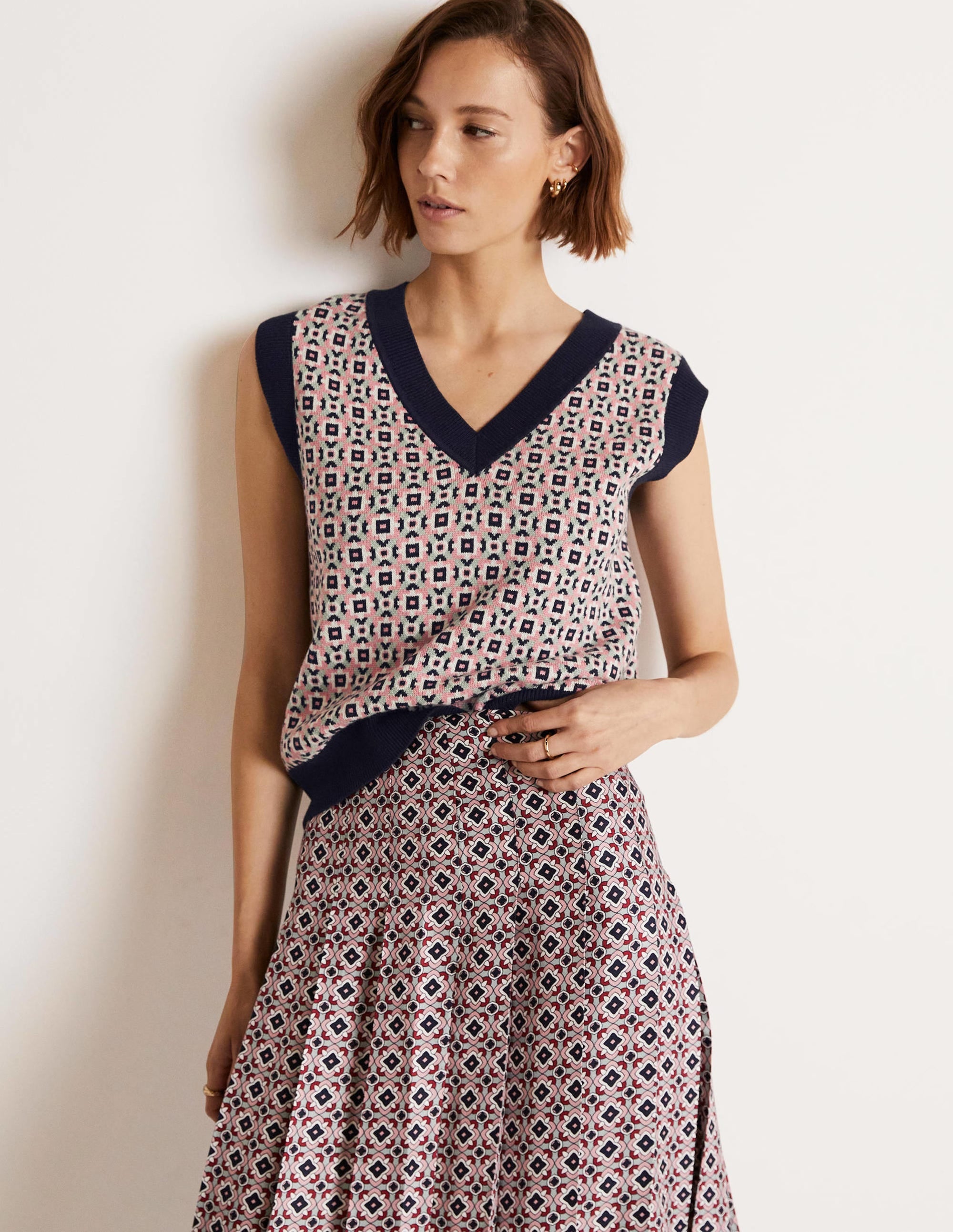 V-neck Knitted Tank Top-Almond Pink, Square Geo - Image 5