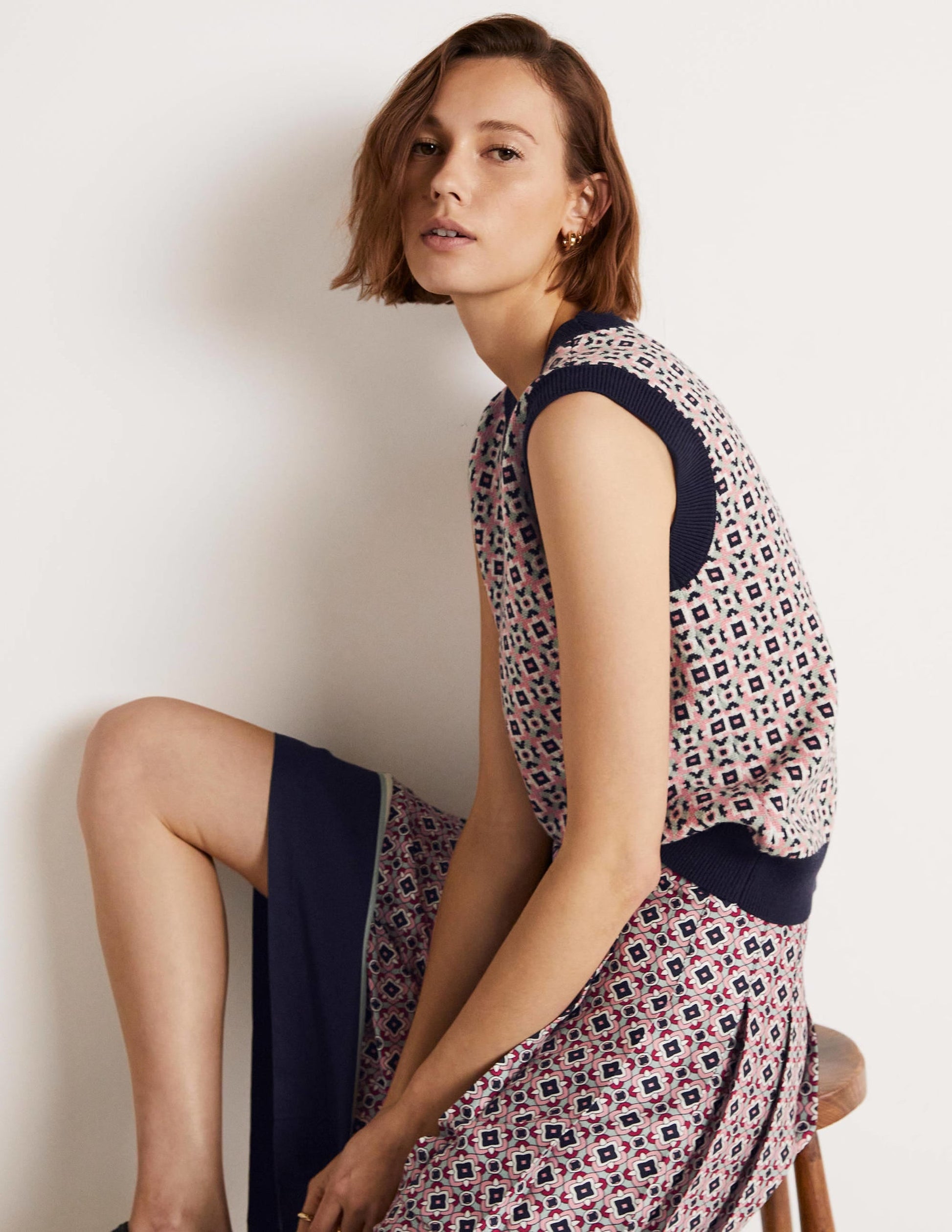 V-neck Knitted Tank Top-Almond Pink, Square Geo-4