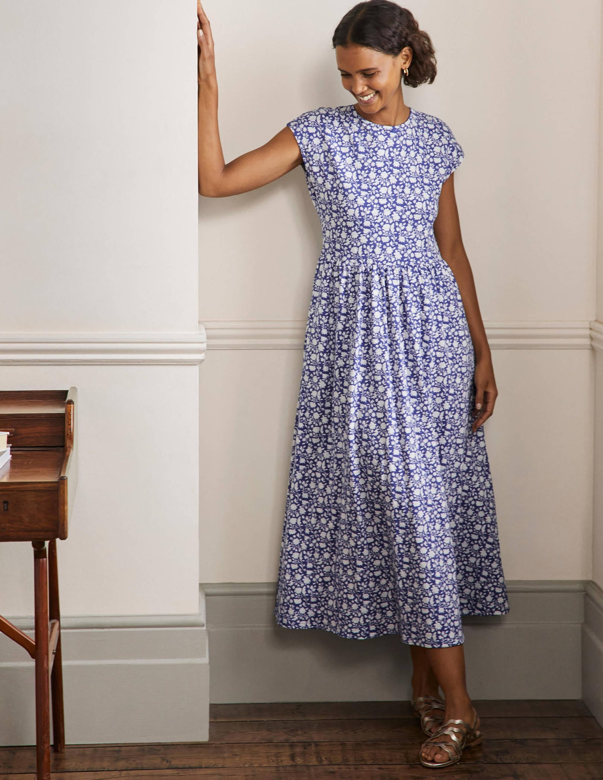 Easy T-Shirt Midi Dress-Bluebell, Botanic Silhouette - Image 1