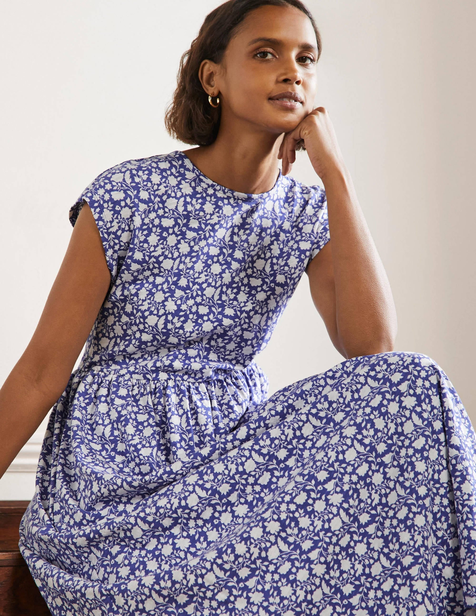 Easy T-Shirt Midi Dress-Bluebell, Botanic Silhouette - Image 4