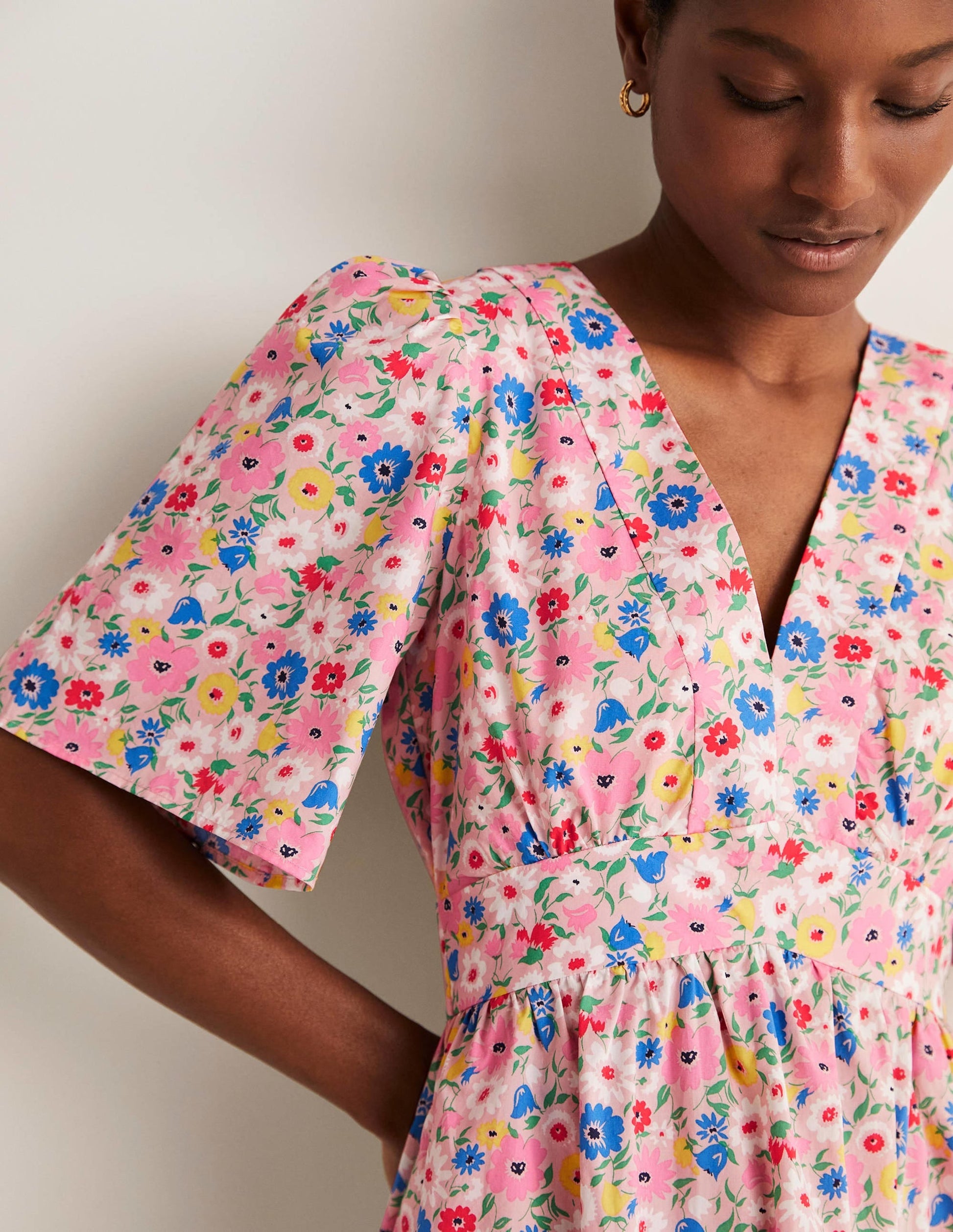 V-Neck Contrast Detail Dress-Milkshake, Elegant Bloom-2