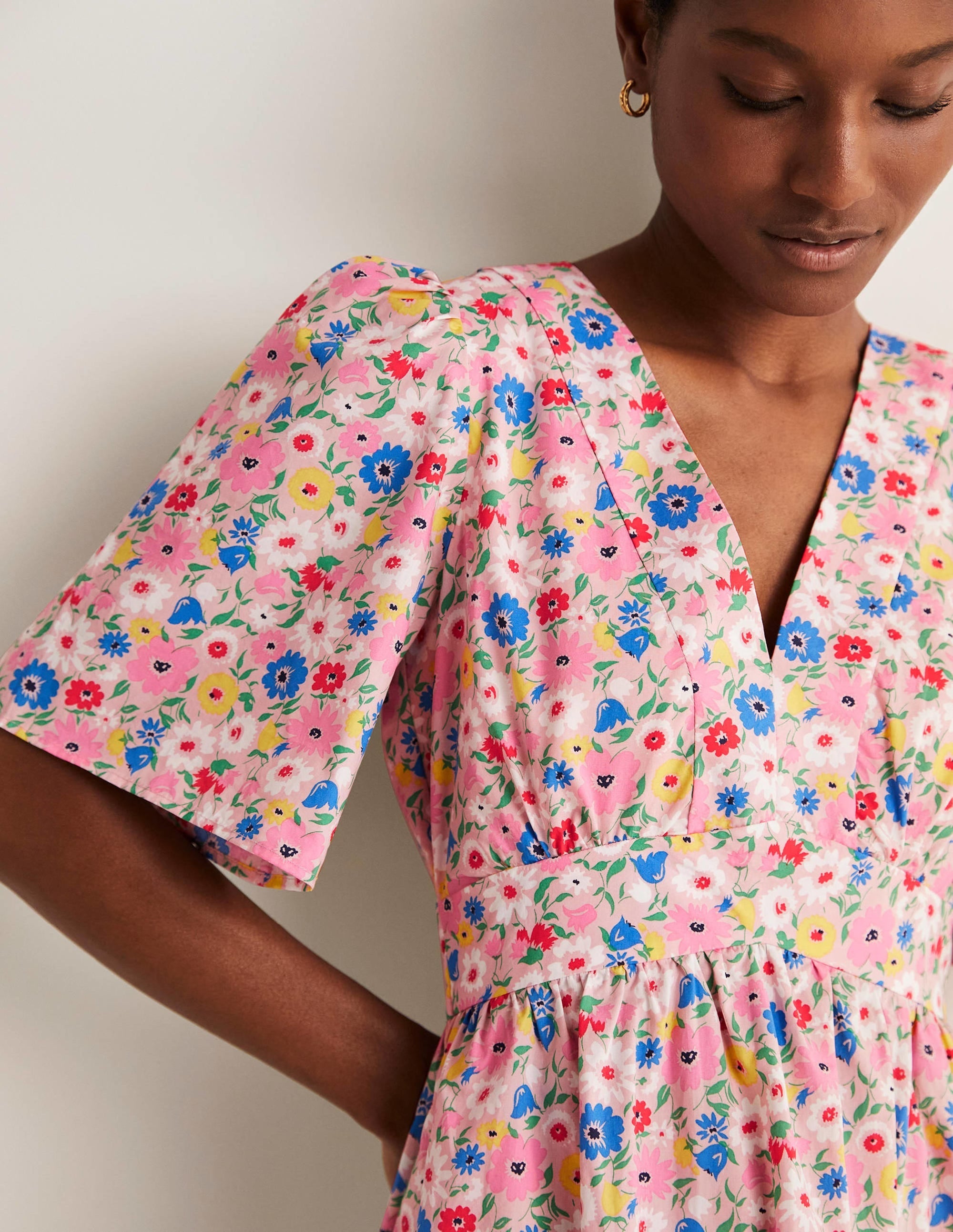 V-Neck Contrast Detail Dress-Milkshake, Elegant Bloom - Image 2