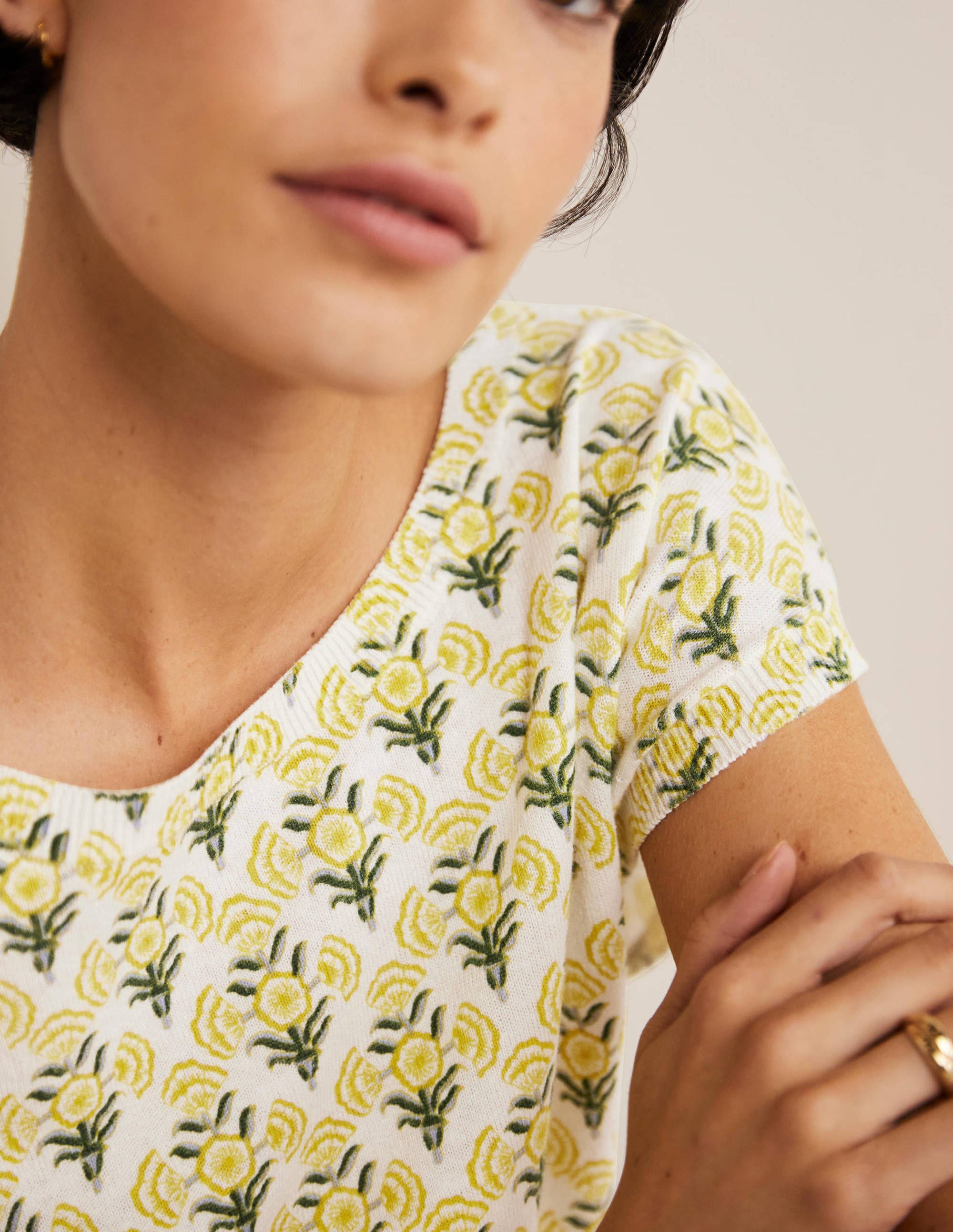 Printed Crew Neck Knitted Vest-Olive Oil, Poppy Geo - Image 2