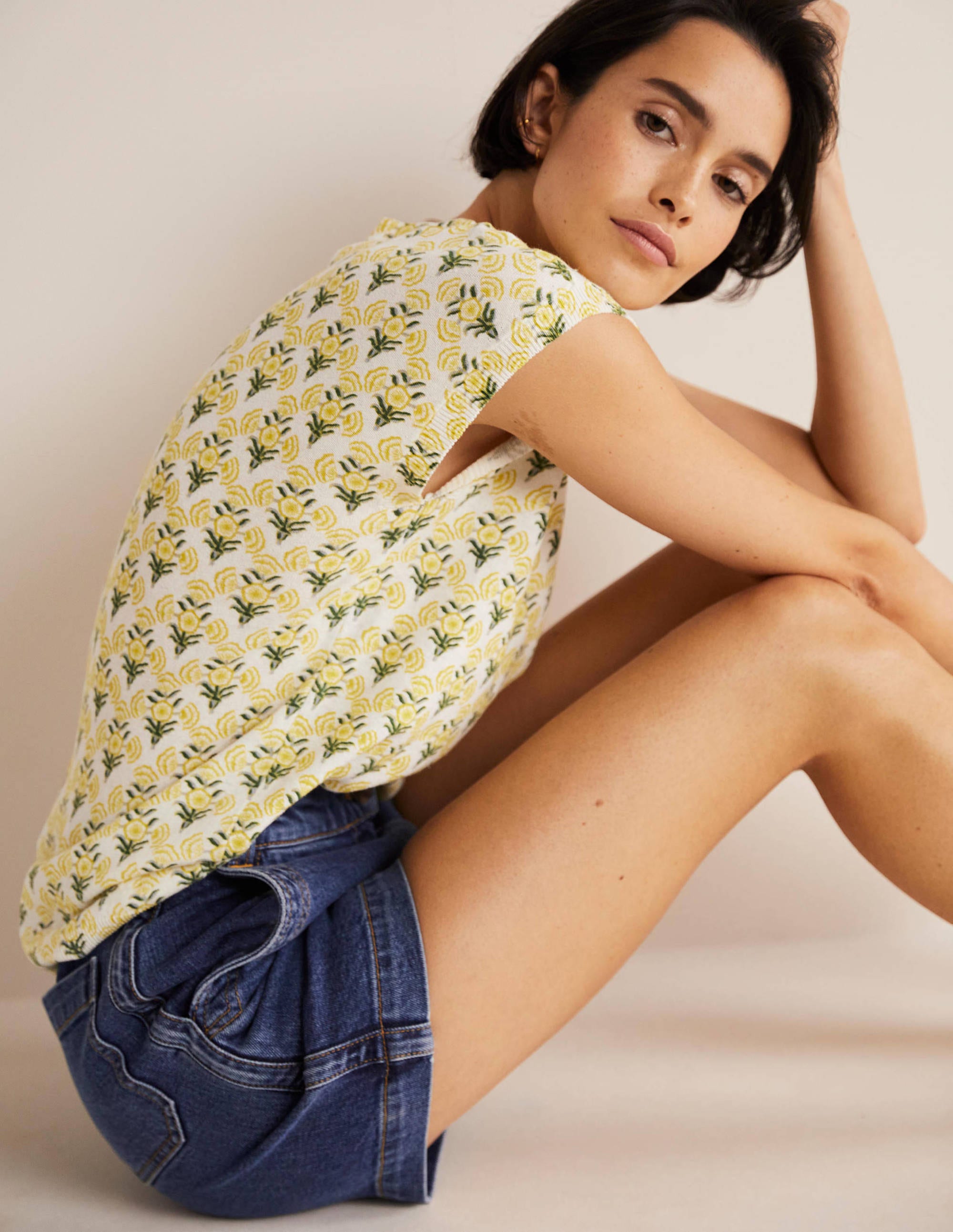 Printed Crew Neck Knitted Vest-Olive Oil, Poppy Geo - Image 4