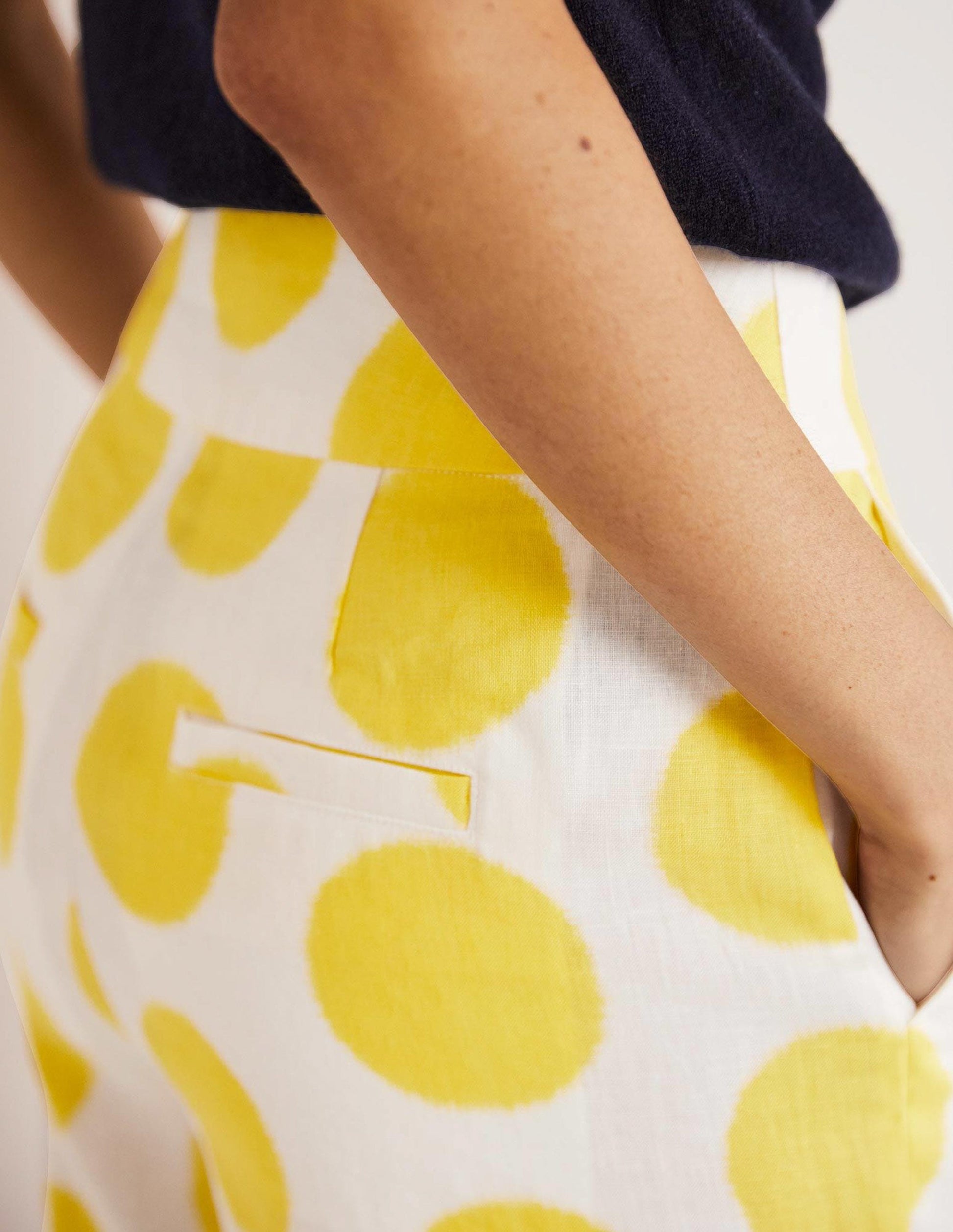 Georgina Linen Shorts-Lemon Fizz, Ikat Spot-8