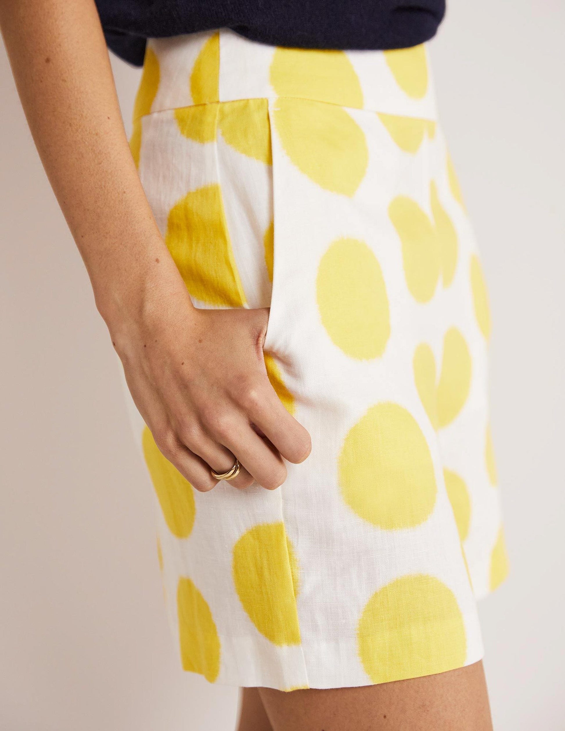 Georgina Linen Shorts-Lemon Fizz, Ikat Spot-4