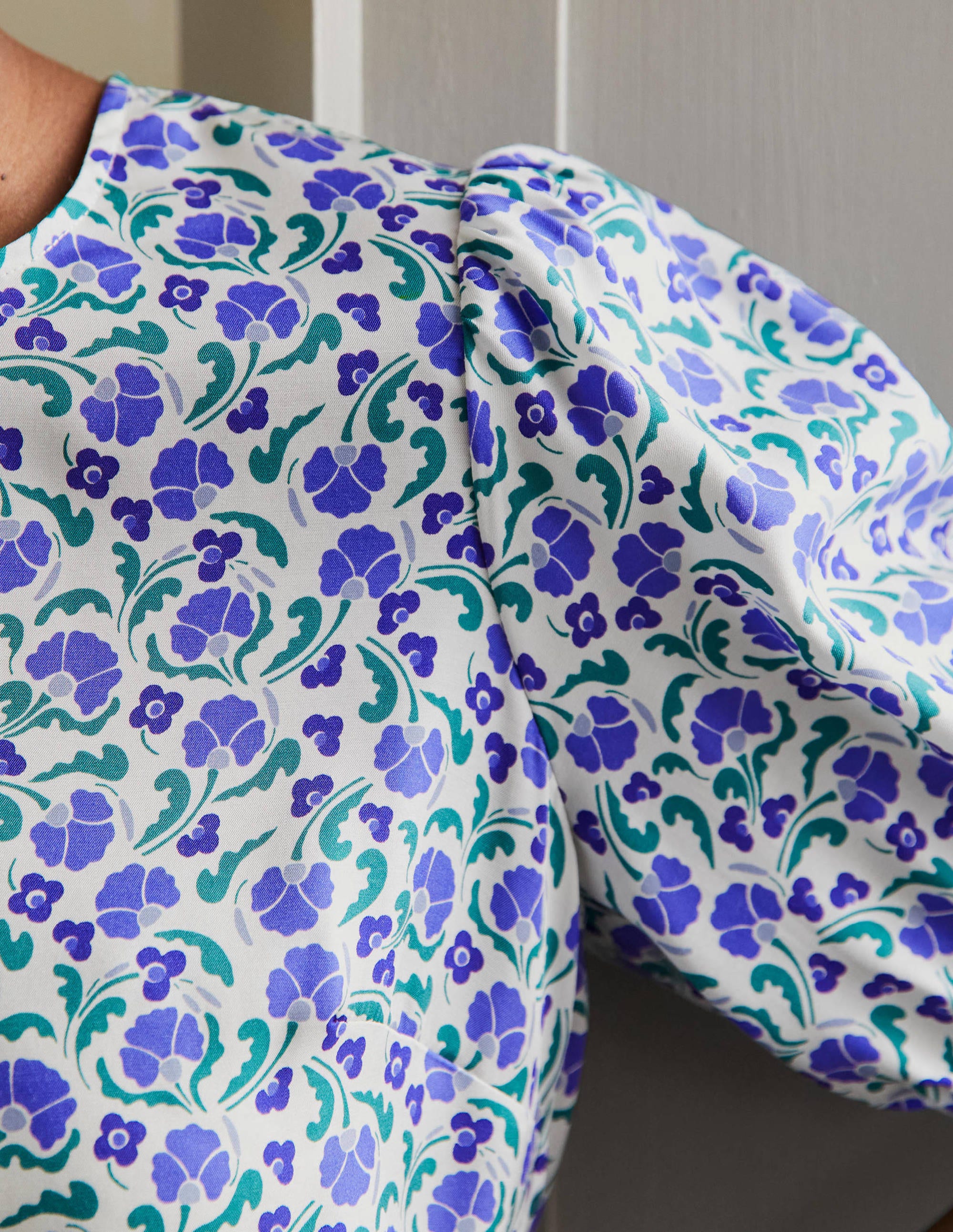Adriana Puff Sleeve Top-Bluebell, Delicate Bud - Image 2