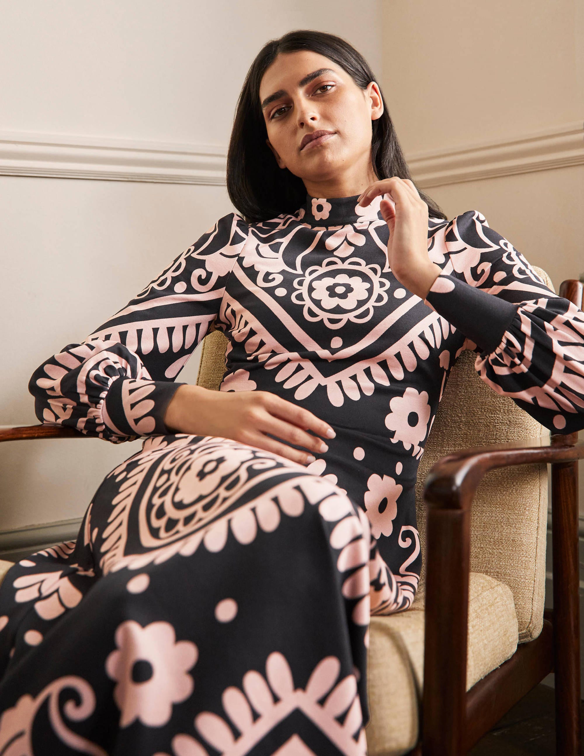 Cuffed Jersey Midi Dress-Black, Floral Heart - Image 4