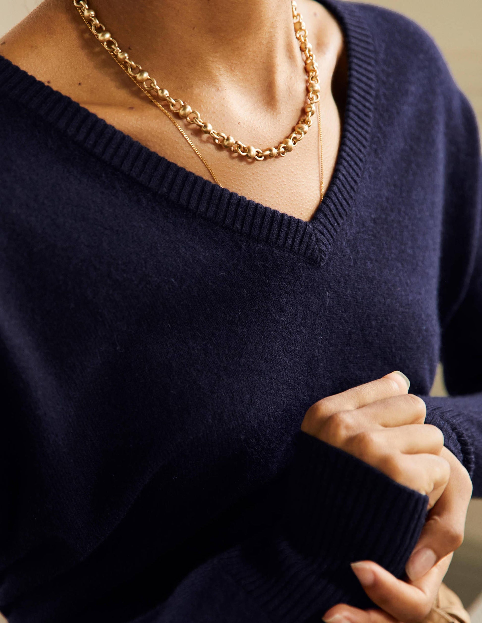 Cashmere V-neck Relaxed Jumper-Navy-2