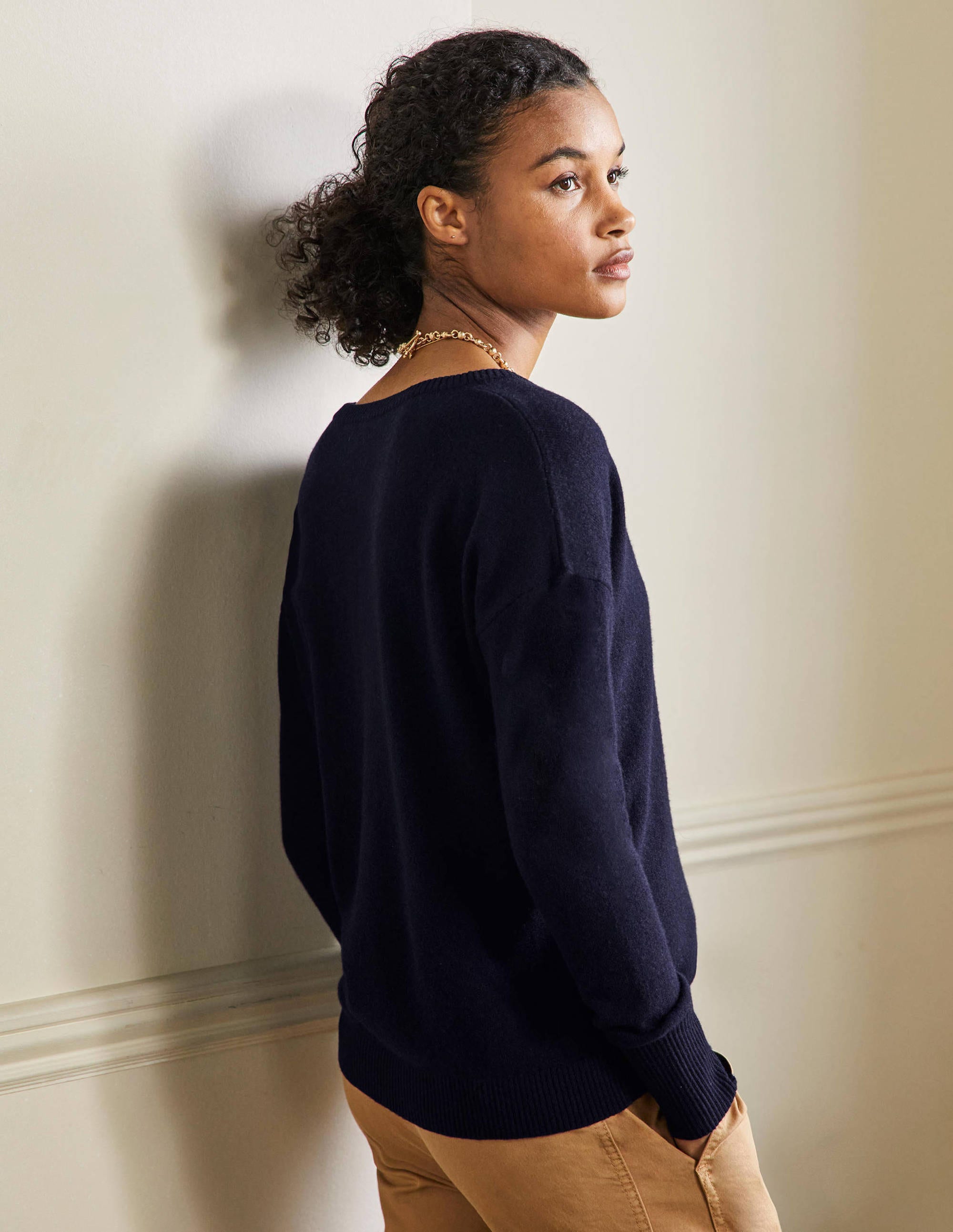 Cashmere V-neck Relaxed Jumper-Navy - Image 3