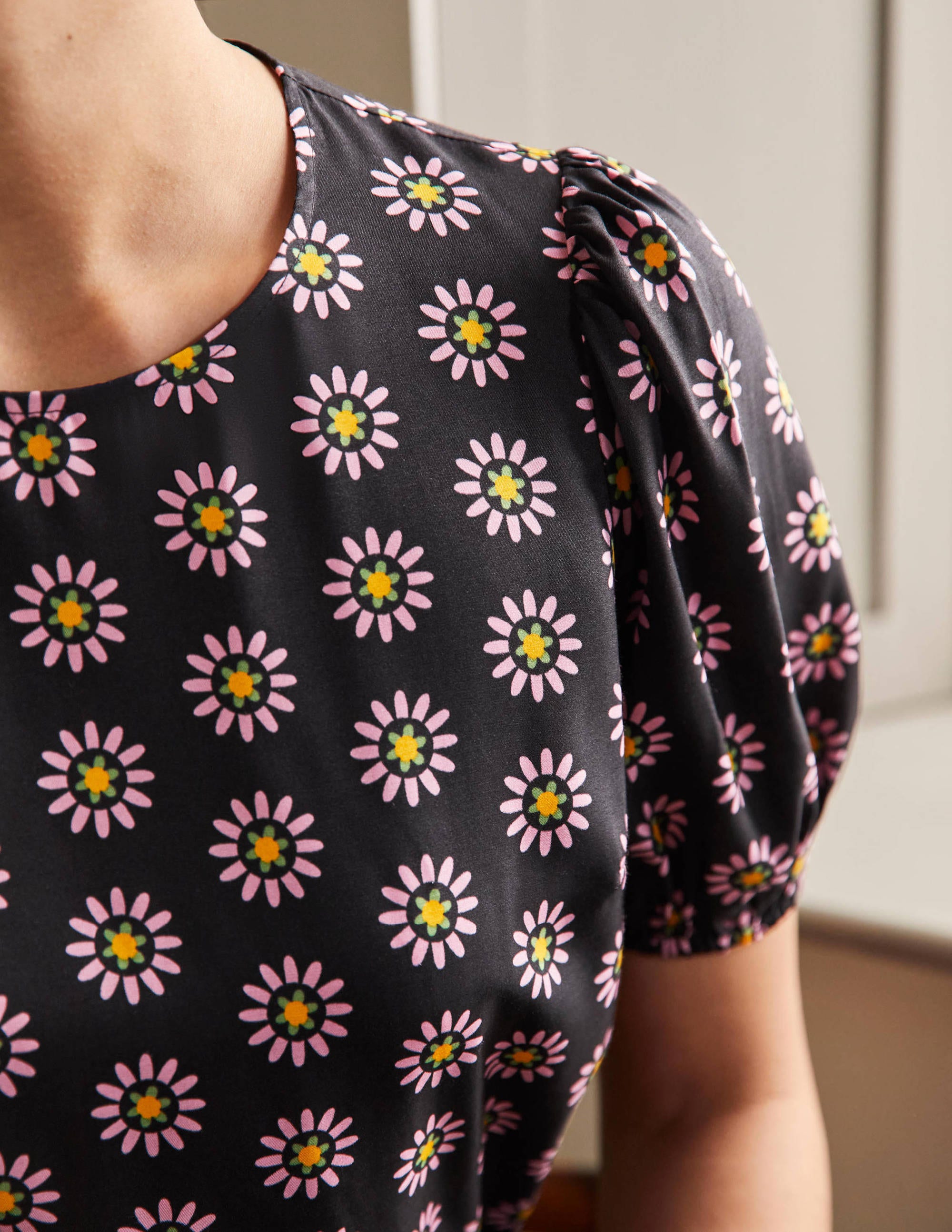 Adriana Puff Sleeve Top-Black and Formica Pink, Daisy - Image 2
