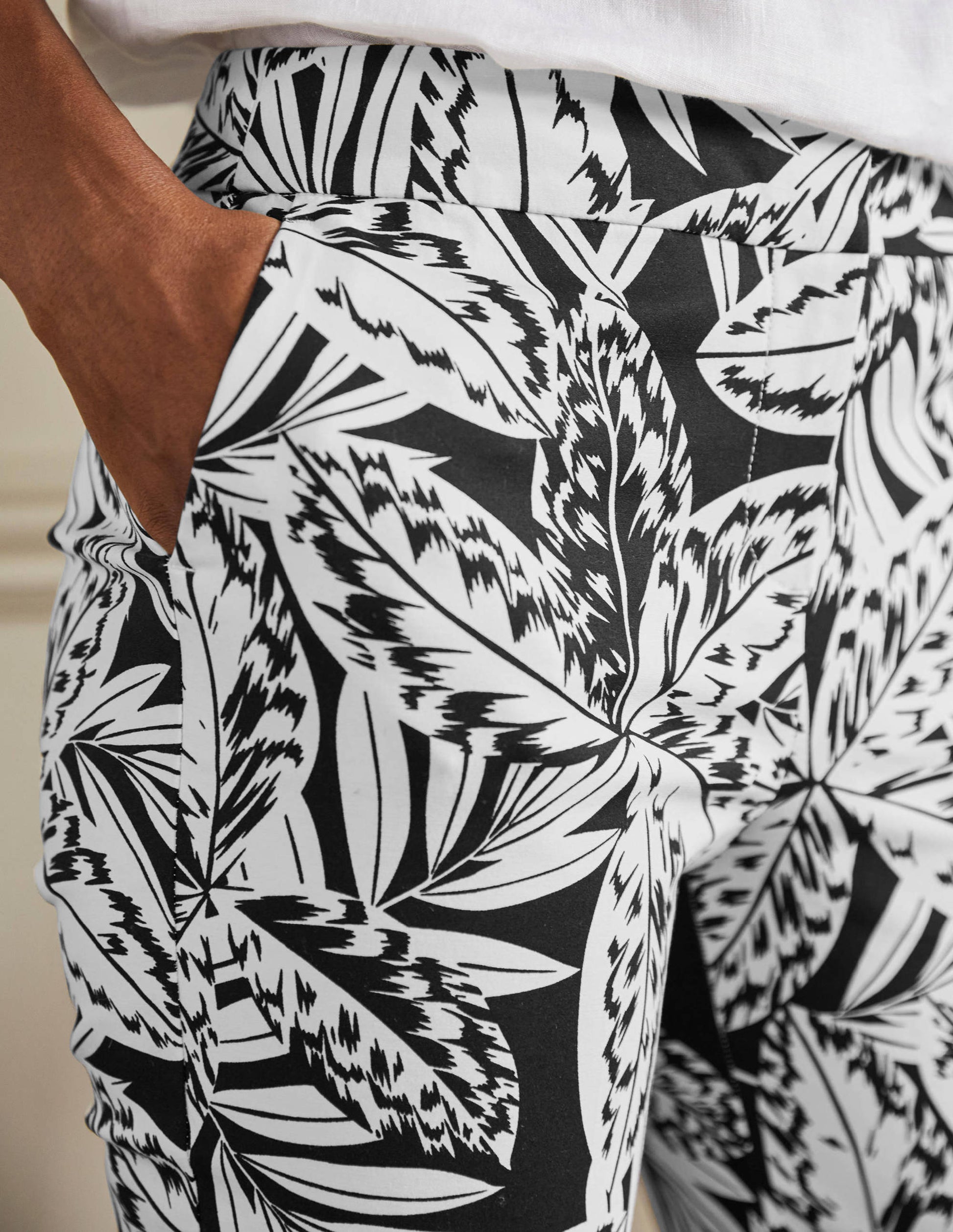 Richmond 7/8 Trouser-Black, Exotic Leaves-2
