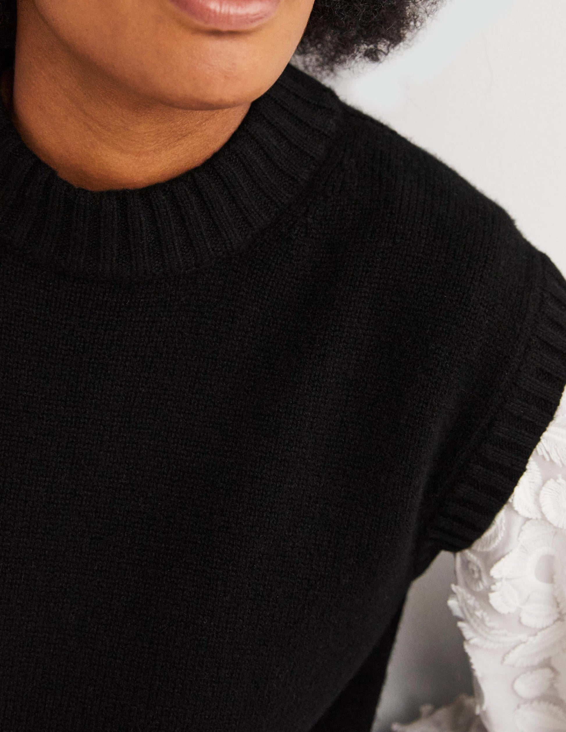 Chunky Cashmere Crew Neck Tank-Black-3