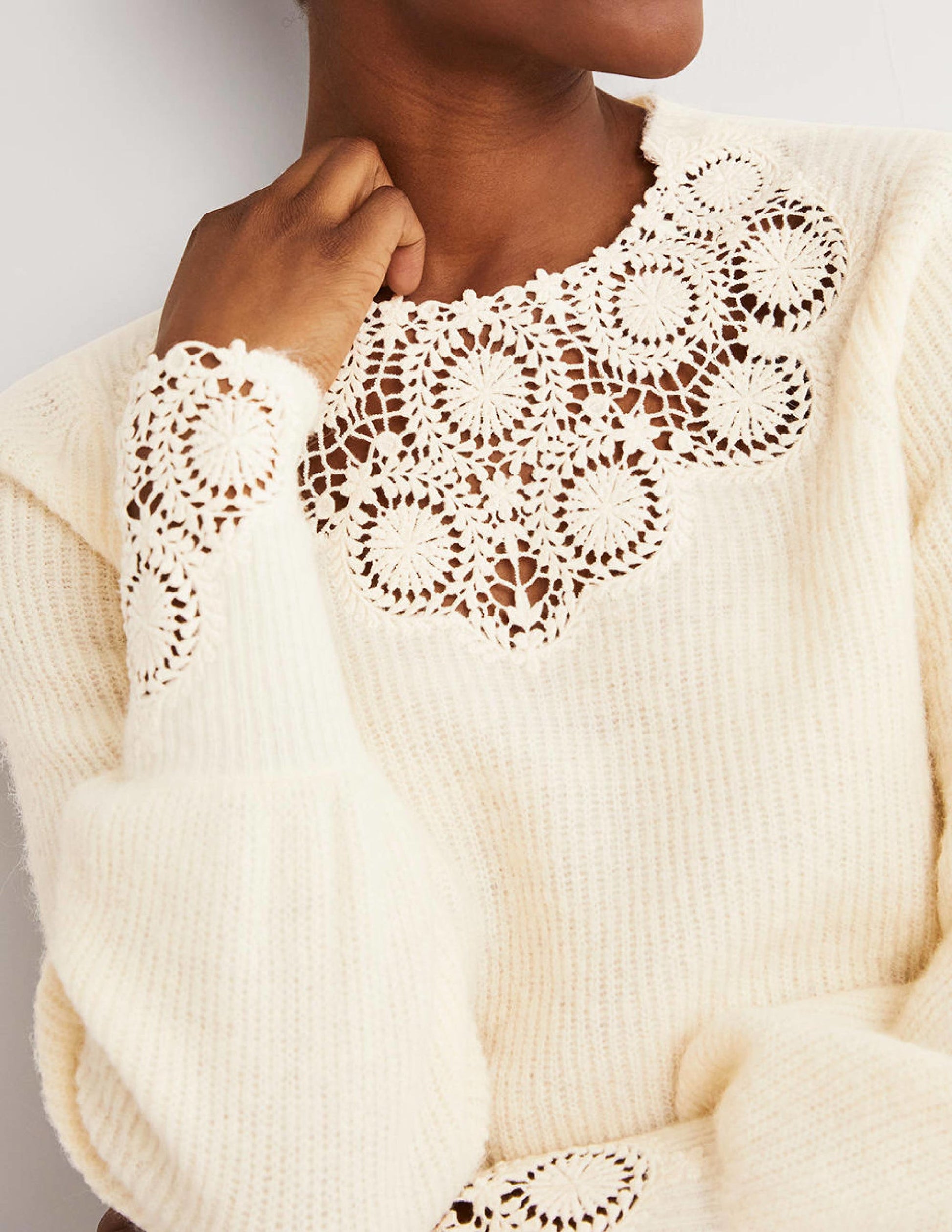 Detail Fluffy Jumper-Warm Ivory Embroidery-2