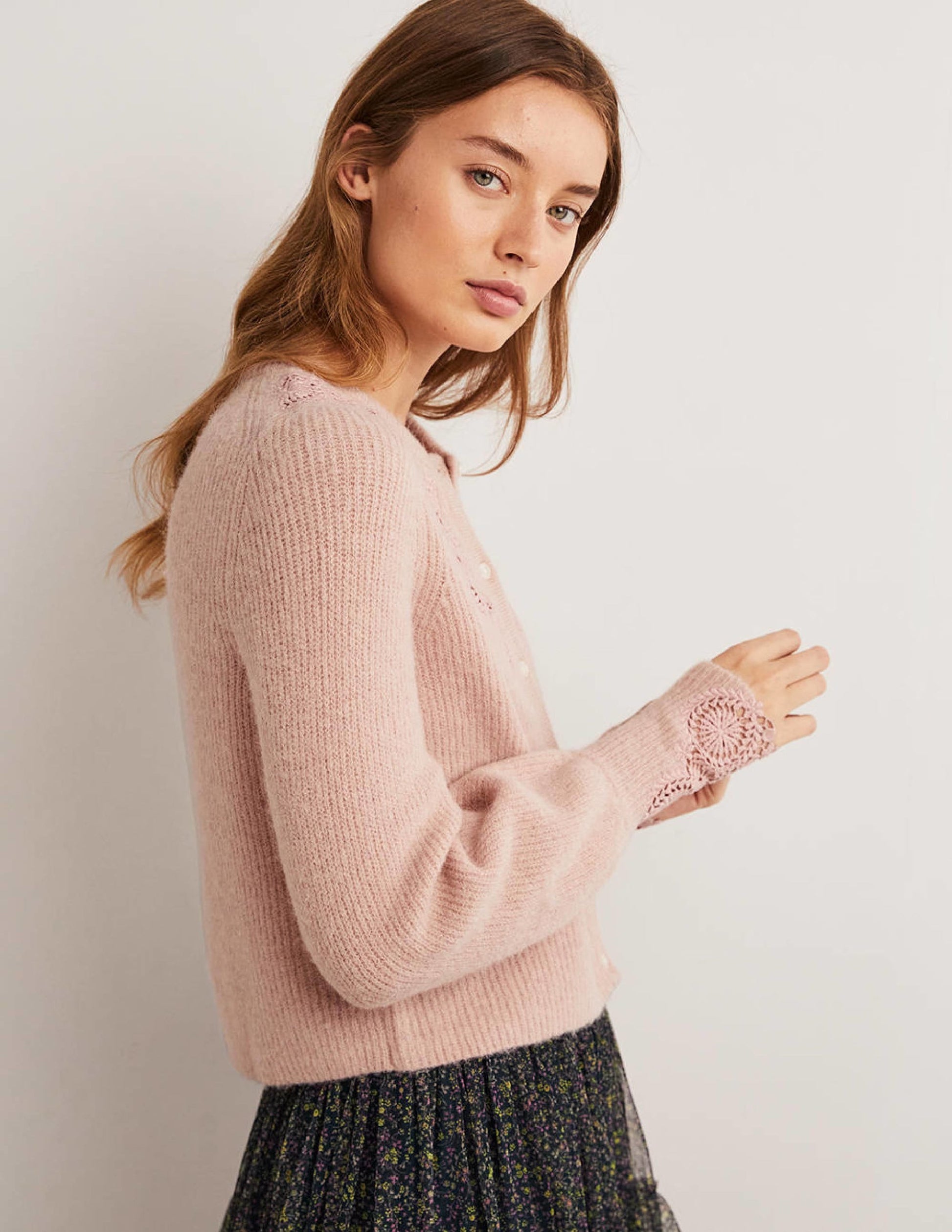 Detail Fluffy Cardigan-Pink Frosting Embroidery-5