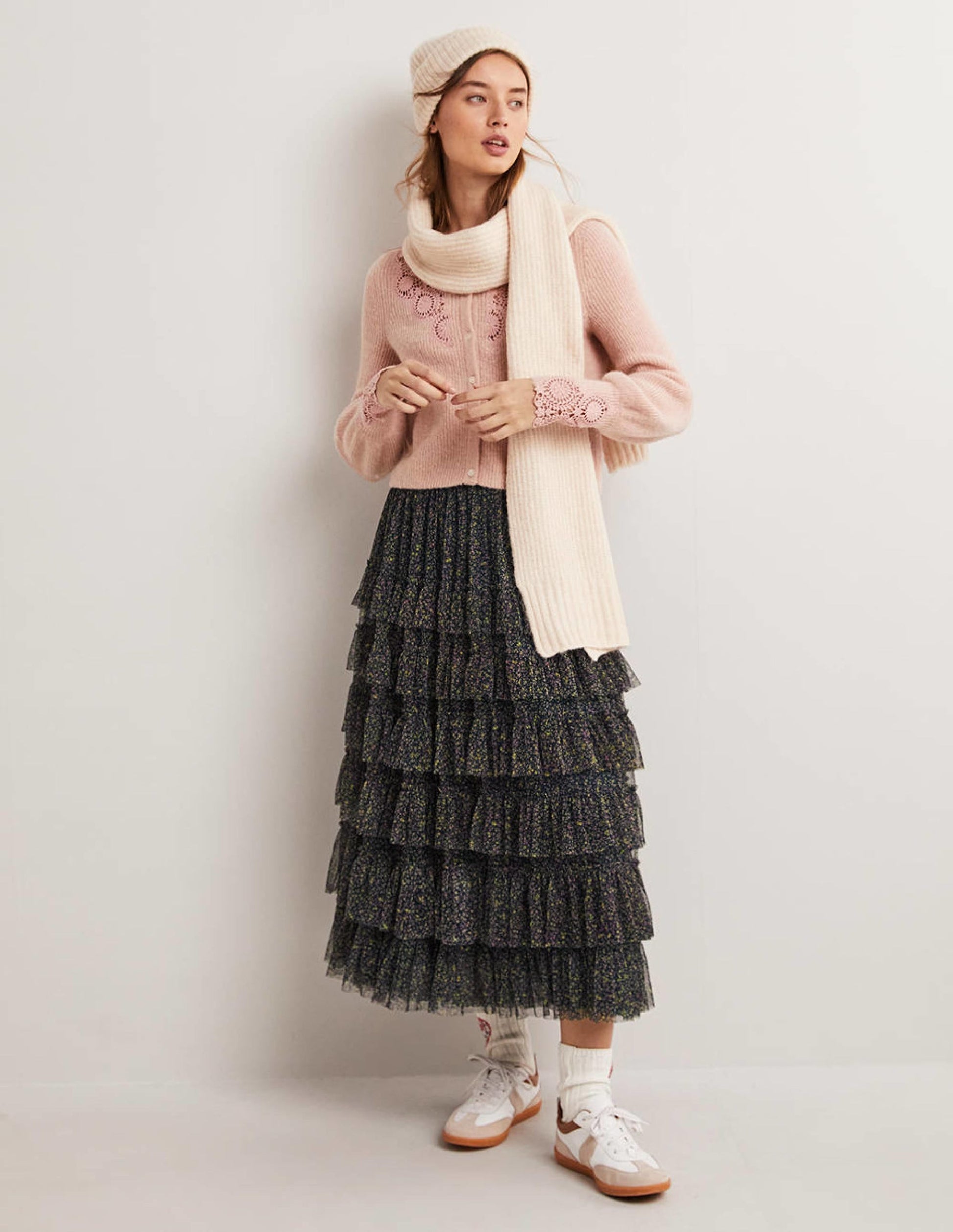 Detail Fluffy Cardigan-Pink Frosting Embroidery-6