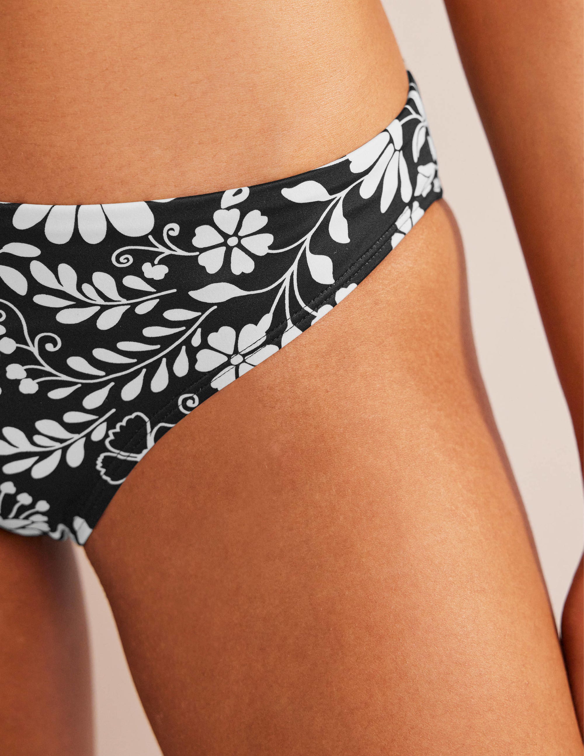 Classic Bikini Bottoms-Nero, Gardenia Sprig - Image 2