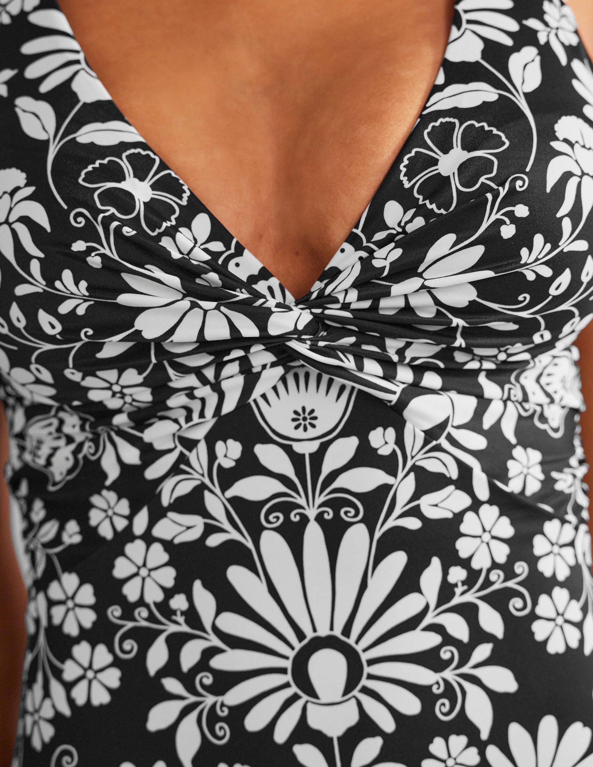 Twist Classic Swimsuit-Nero, Gardenia Sprig-2
