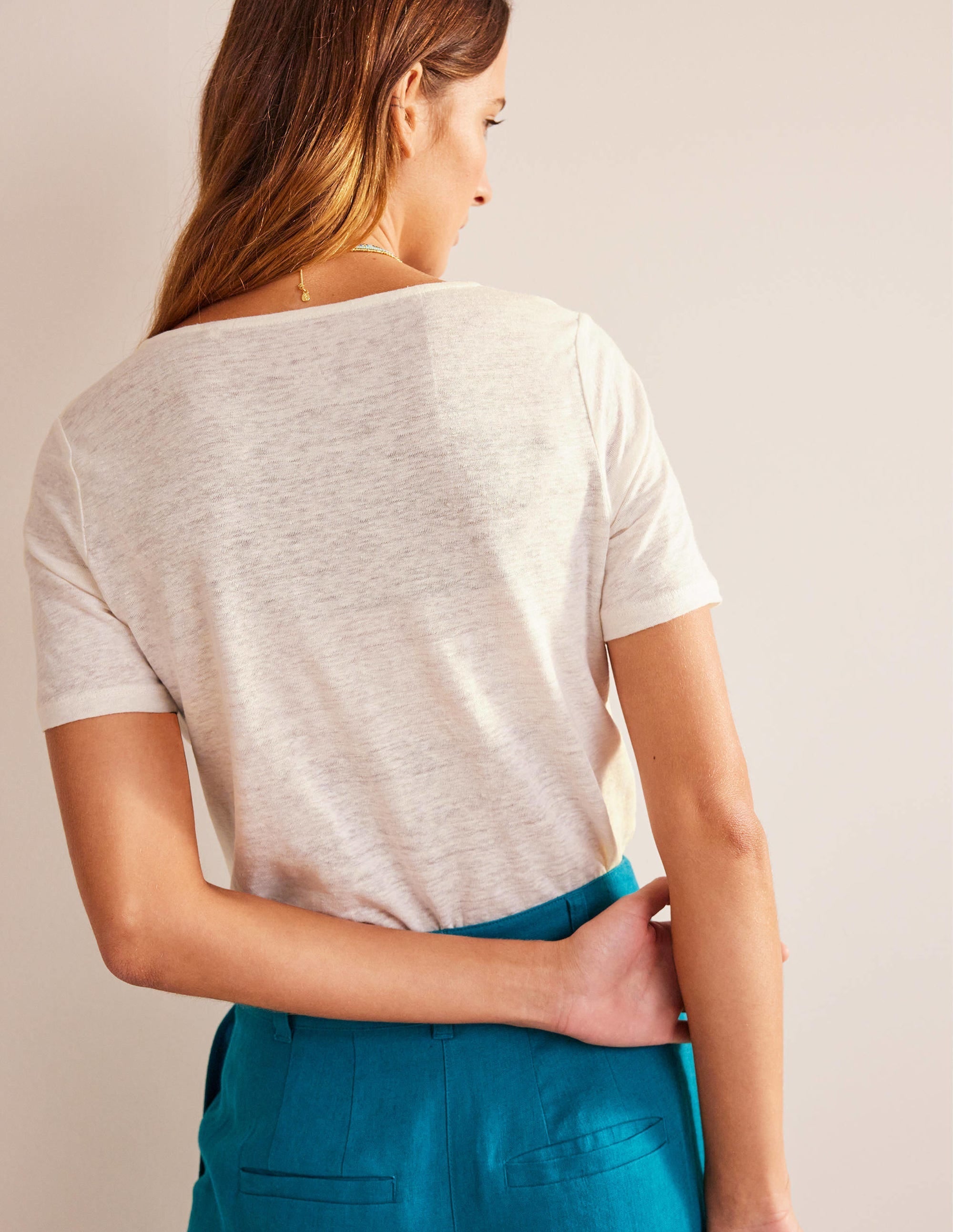 Scoop Neck Linen T-shirt-Ivory - Image 3