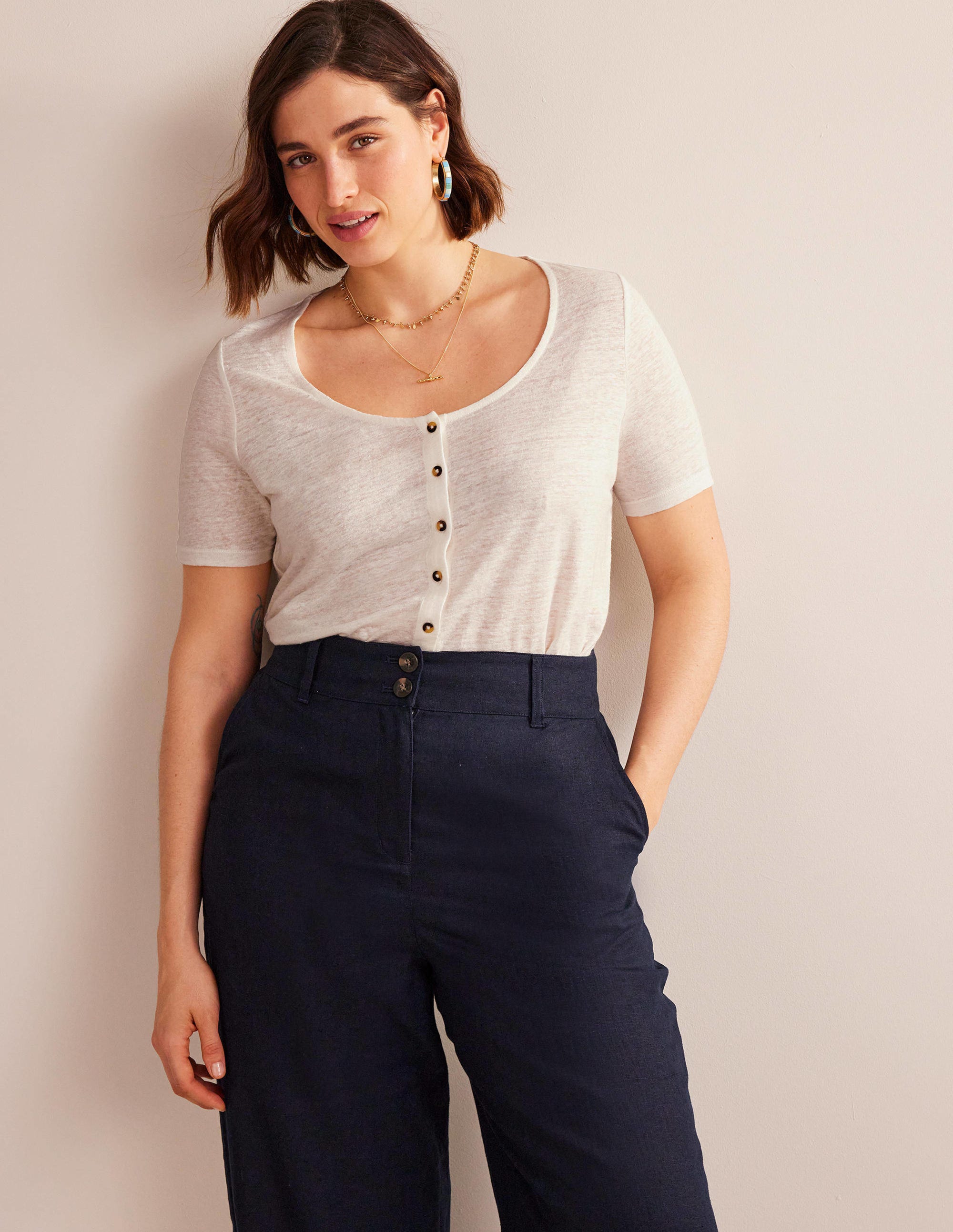 Scoop Neck Linen T-shirt-Ivory - Image 5