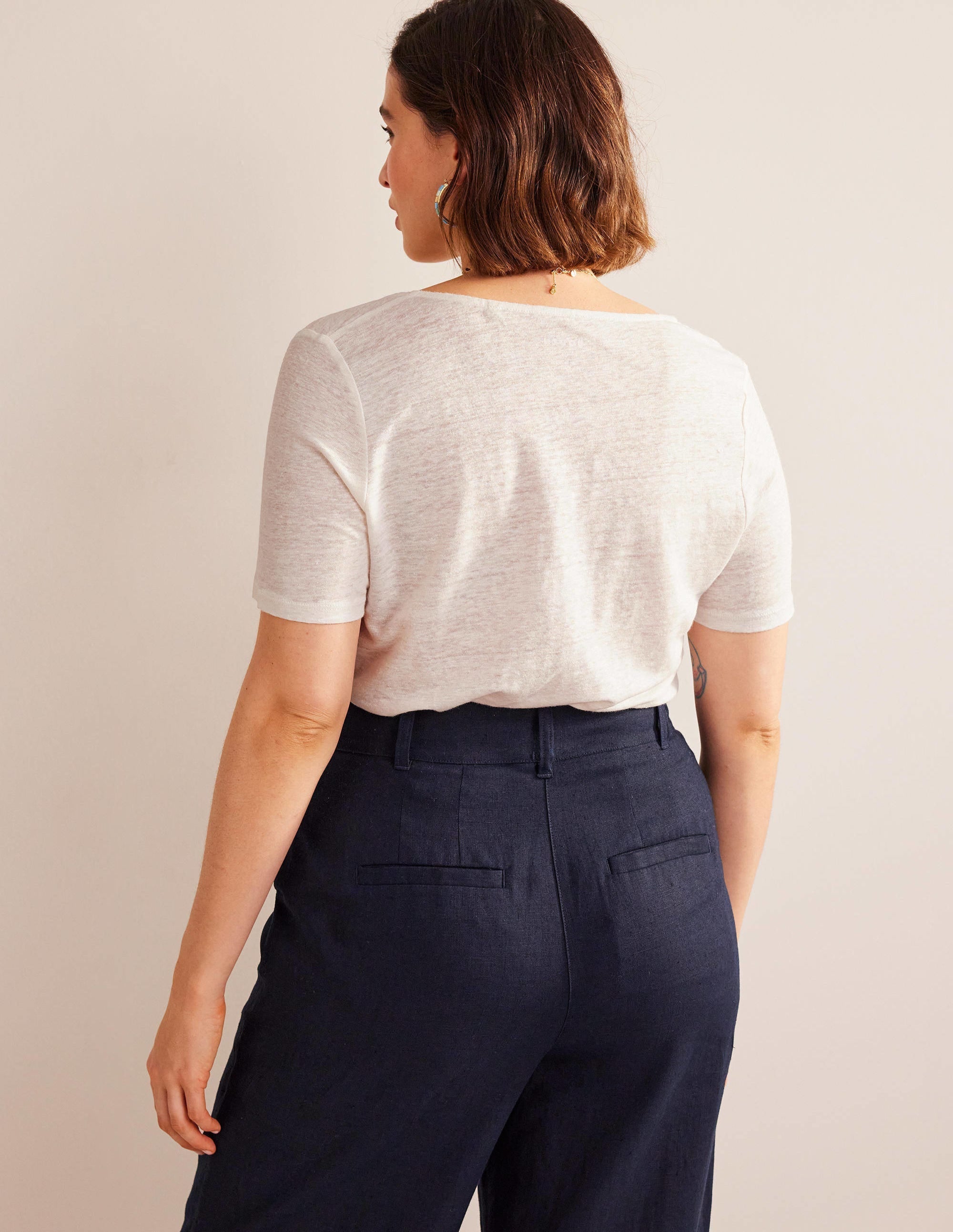 Scoop Neck Linen T-shirt-Ivory - Image 6