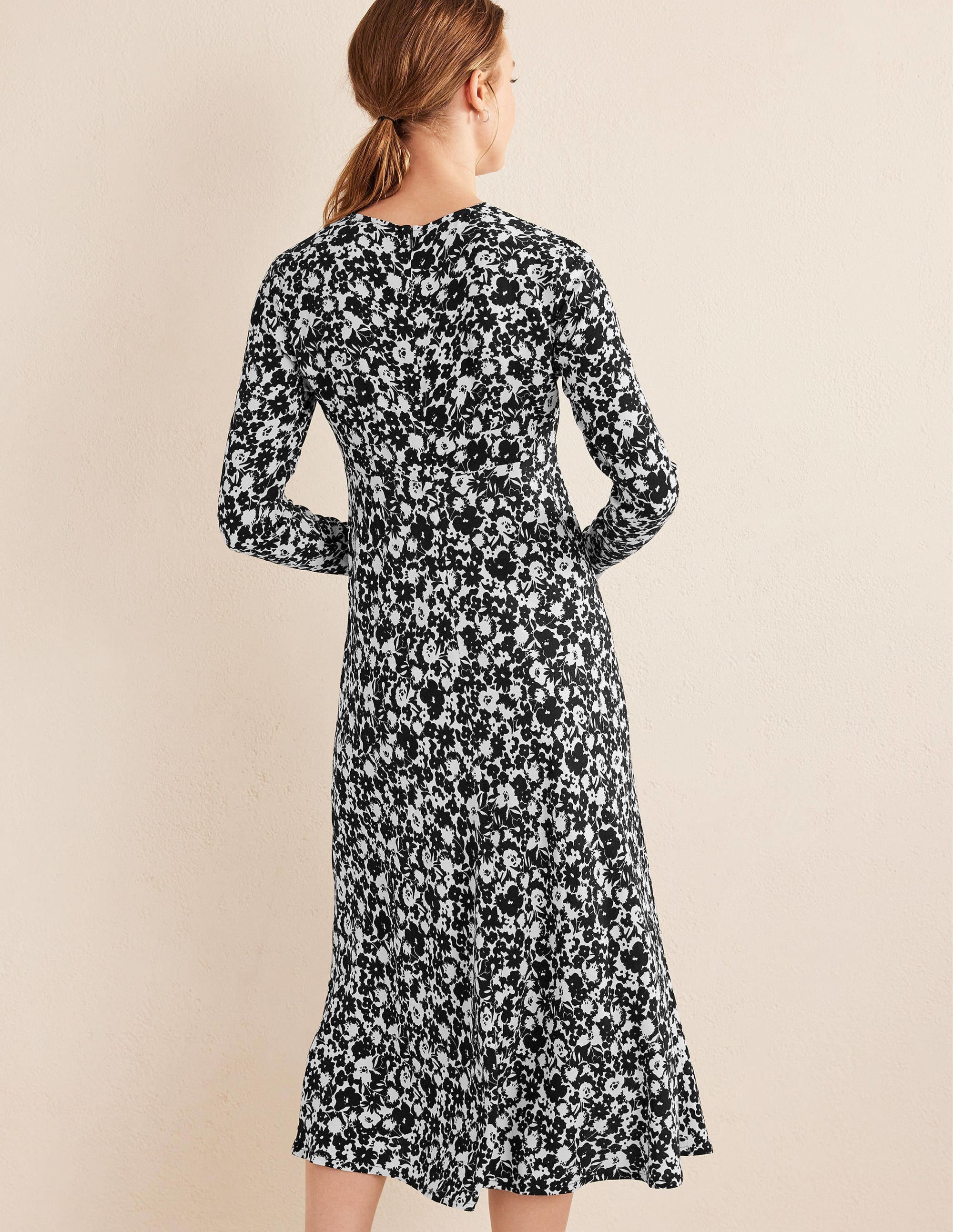 Crew Neck Midi Tea Dress-Black, Bloom Silhouette - Image 3