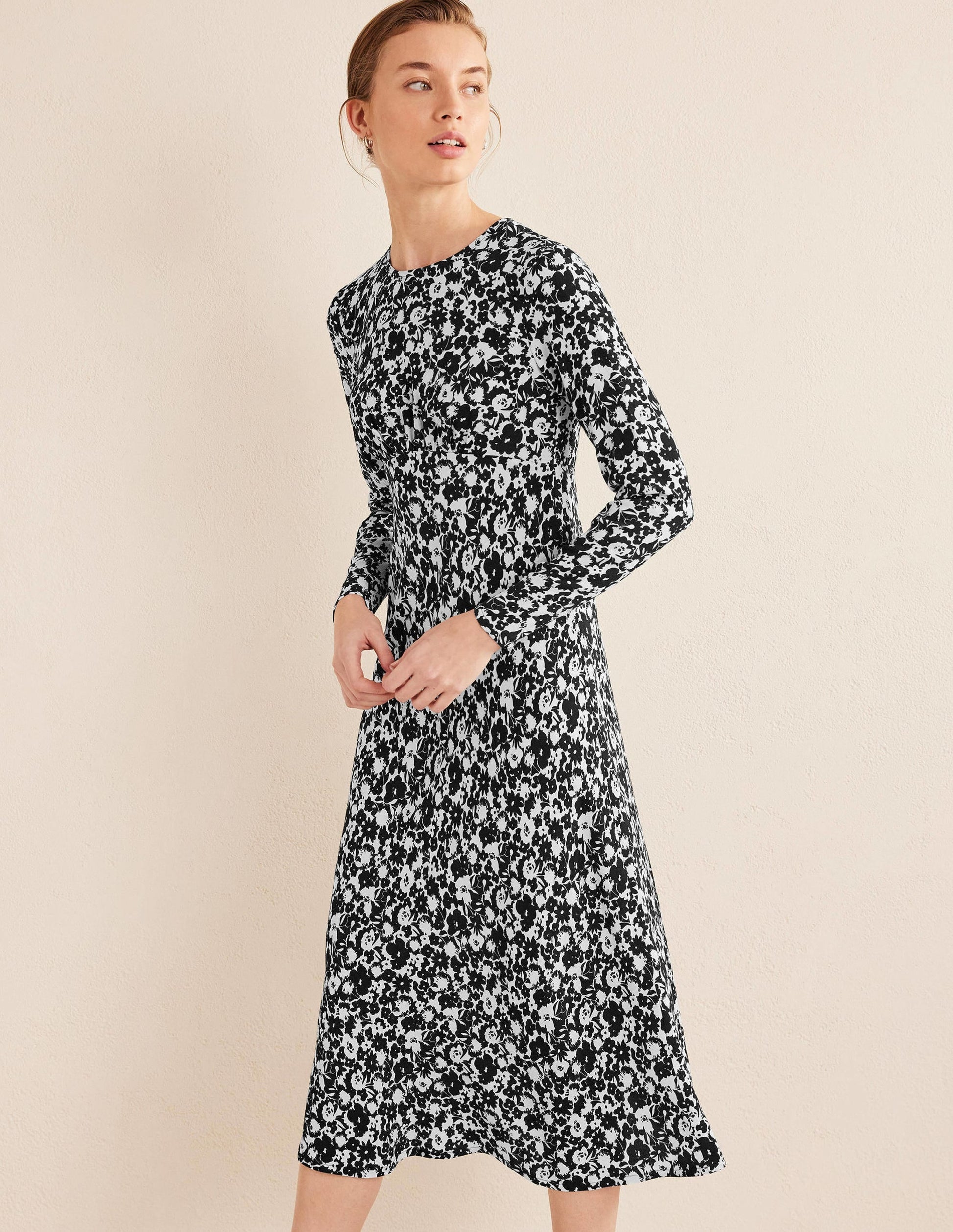 Crew Neck Midi Tea Dress-Black, Bloom Silhouette-4