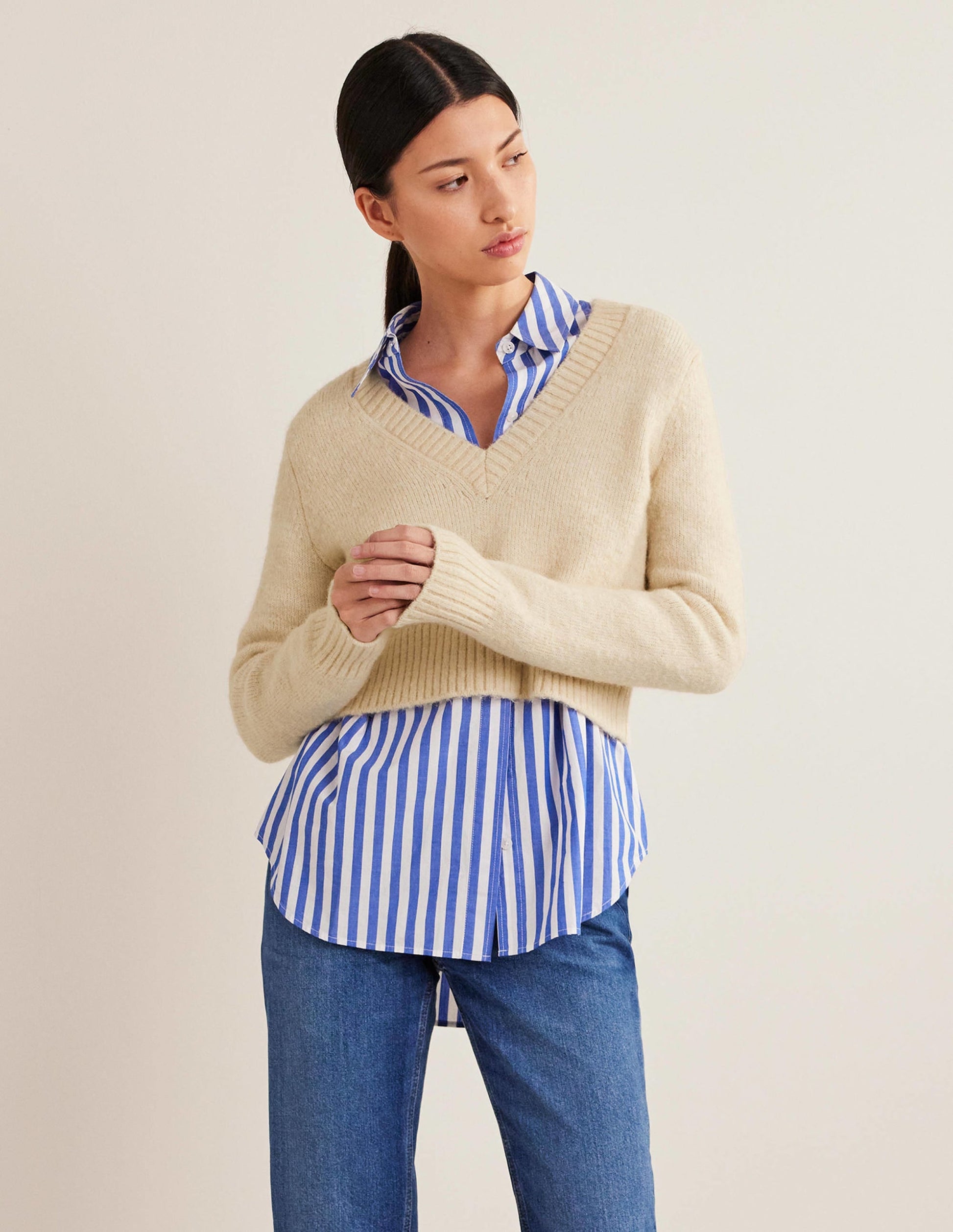 Fluffy Cropped V-Neck Jumper-Rope-1