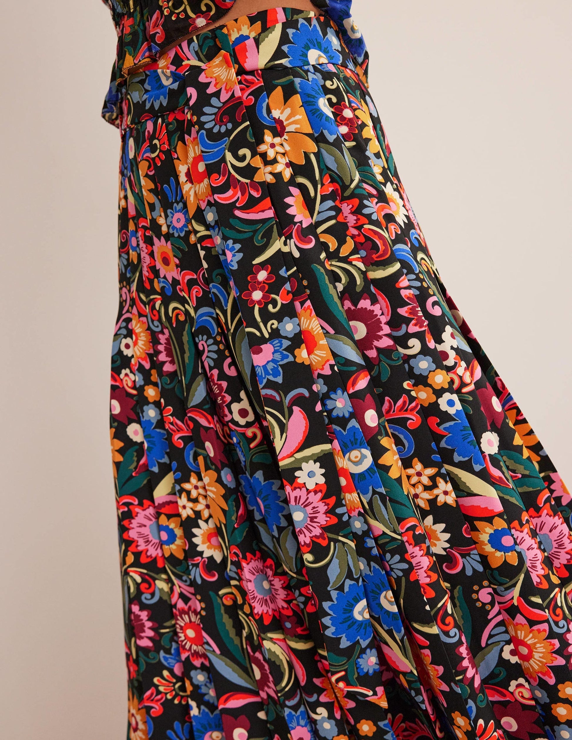 Pleated Palazzo Trousers-Black, Gardenia Pop-3