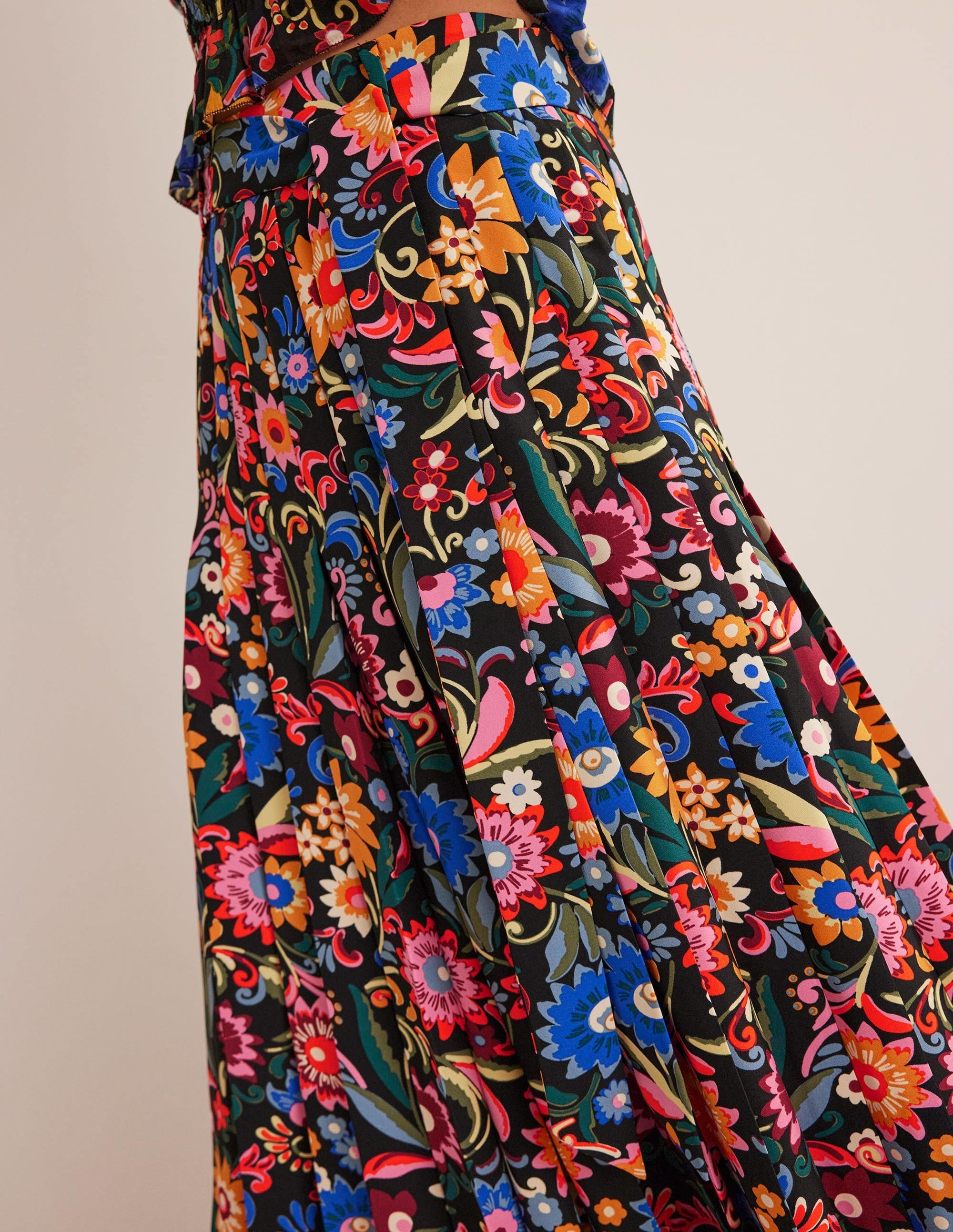 Pleated Palazzo Trousers-Black, Gardenia Pop - Image 3