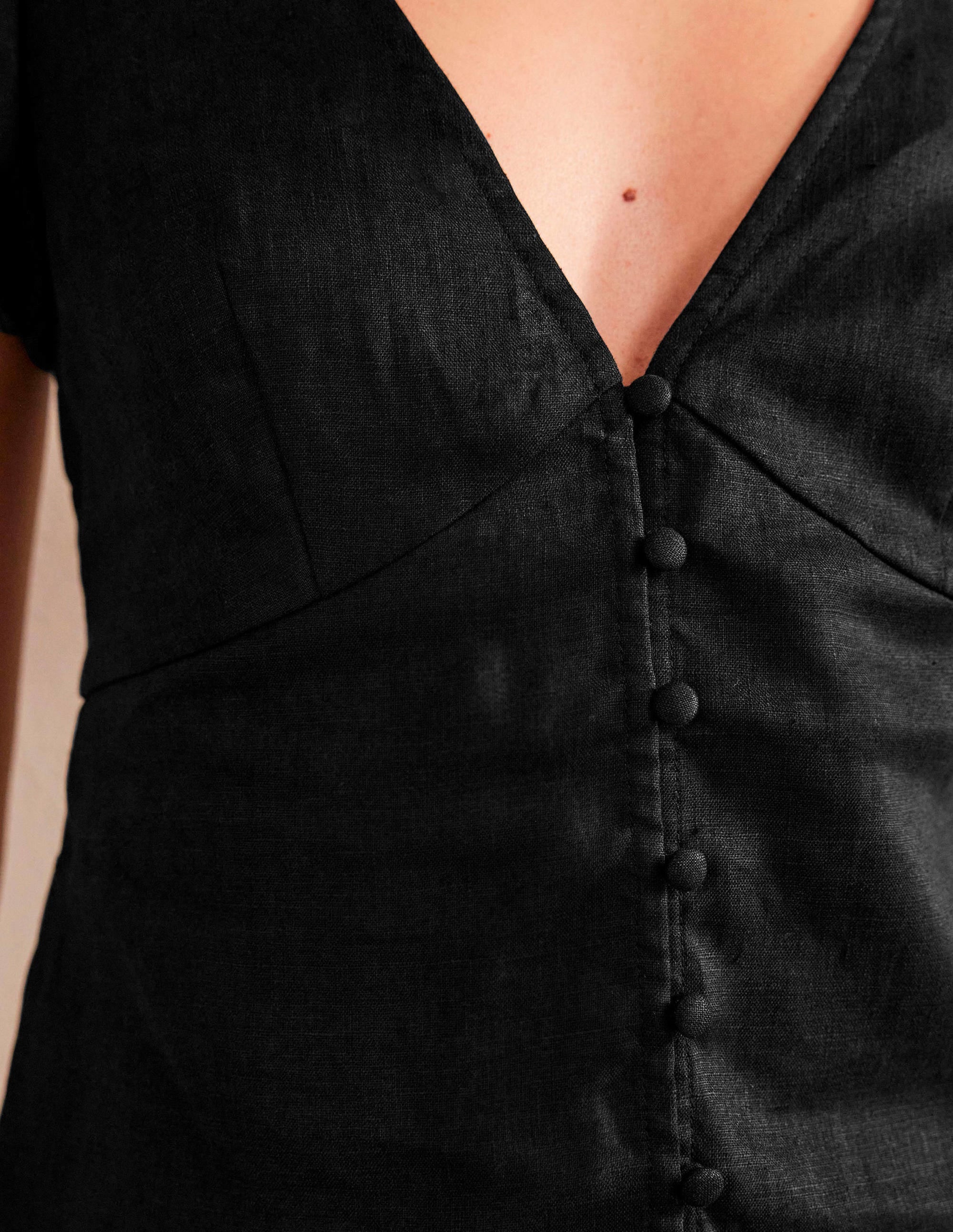 Fitted Linen V-neck Top-Black - Image 2
