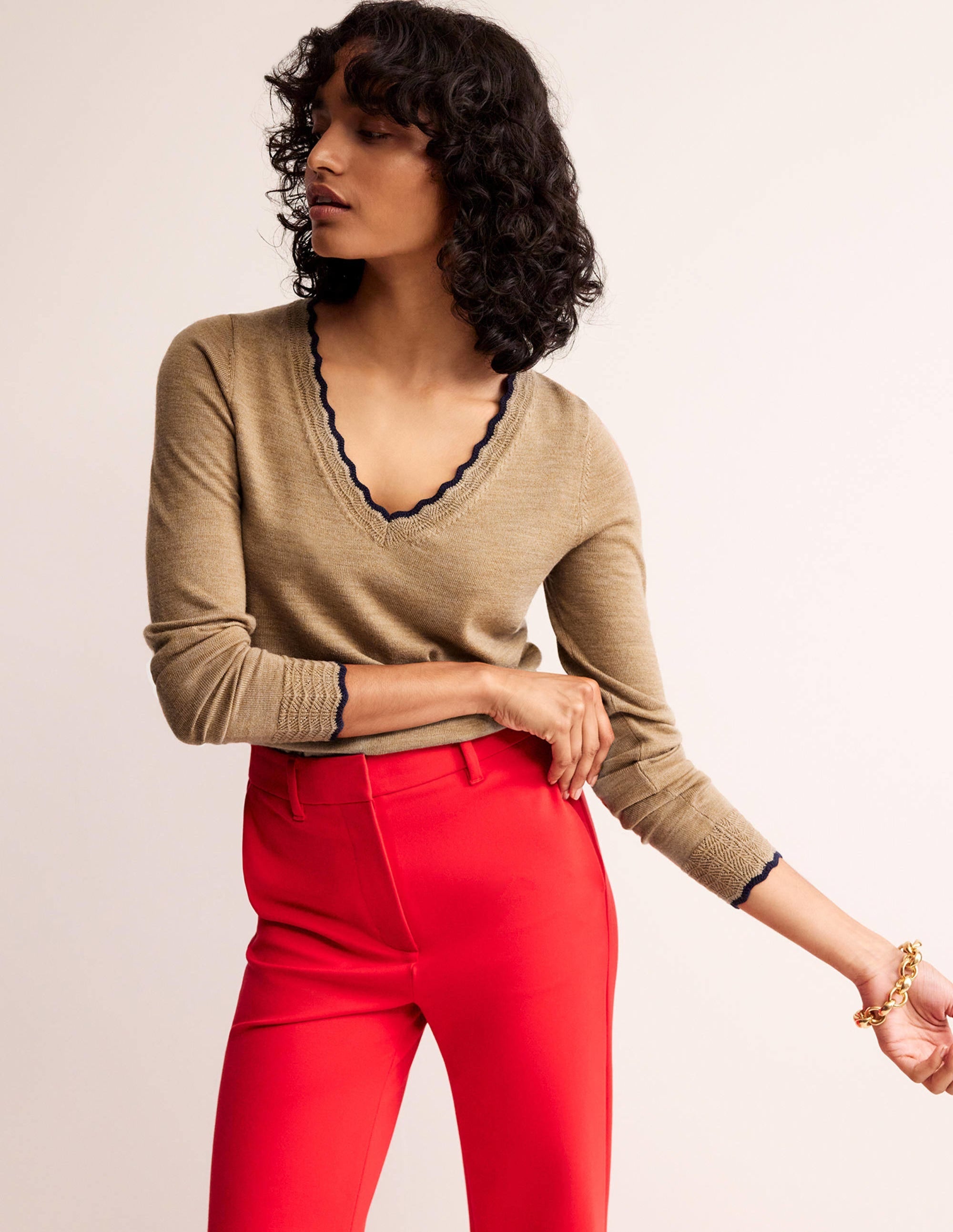 Merino Scallop V-Neck Jumper-Camel Melange - Image 1