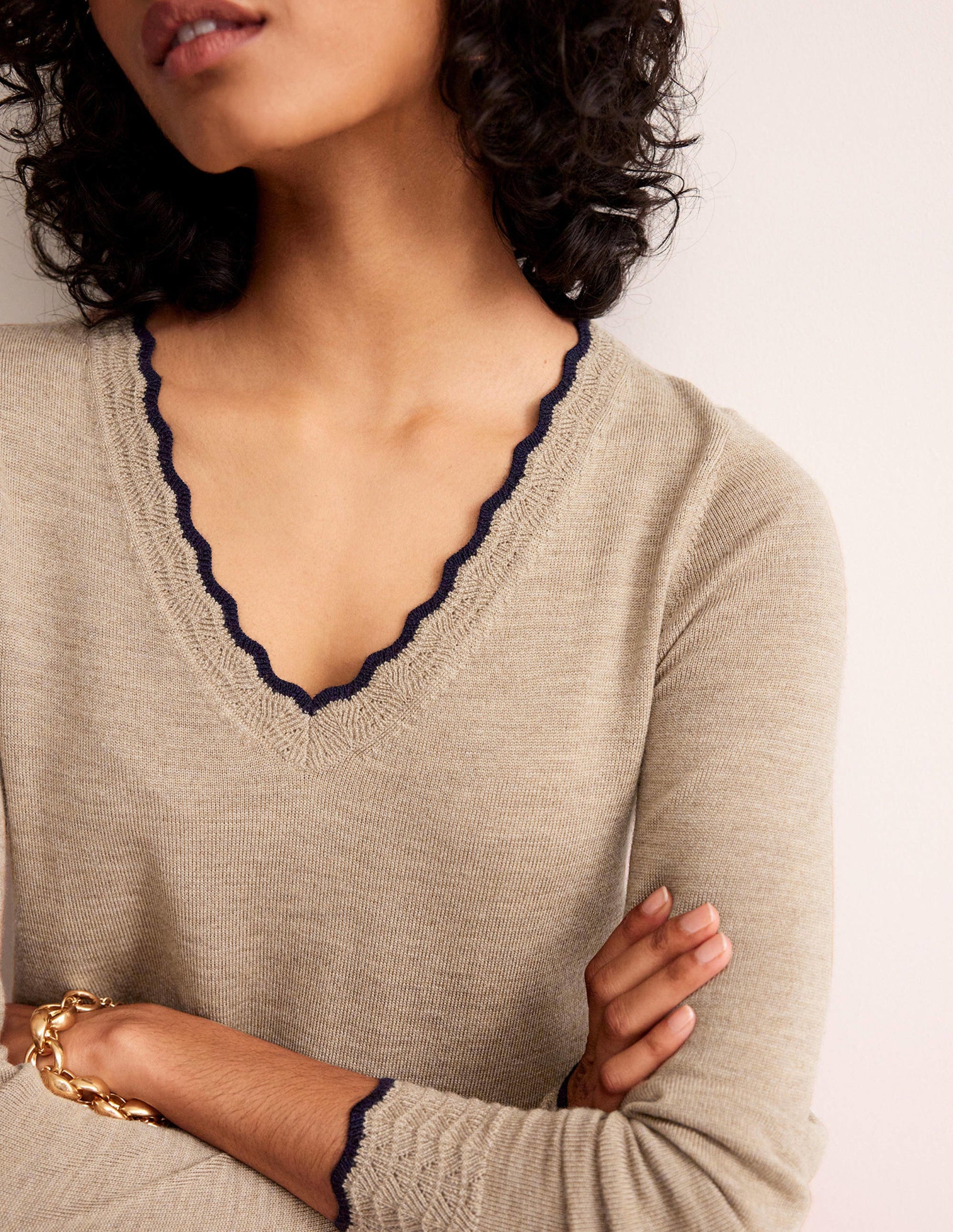 Merino Scallop V-Neck Jumper-Camel Melange-2