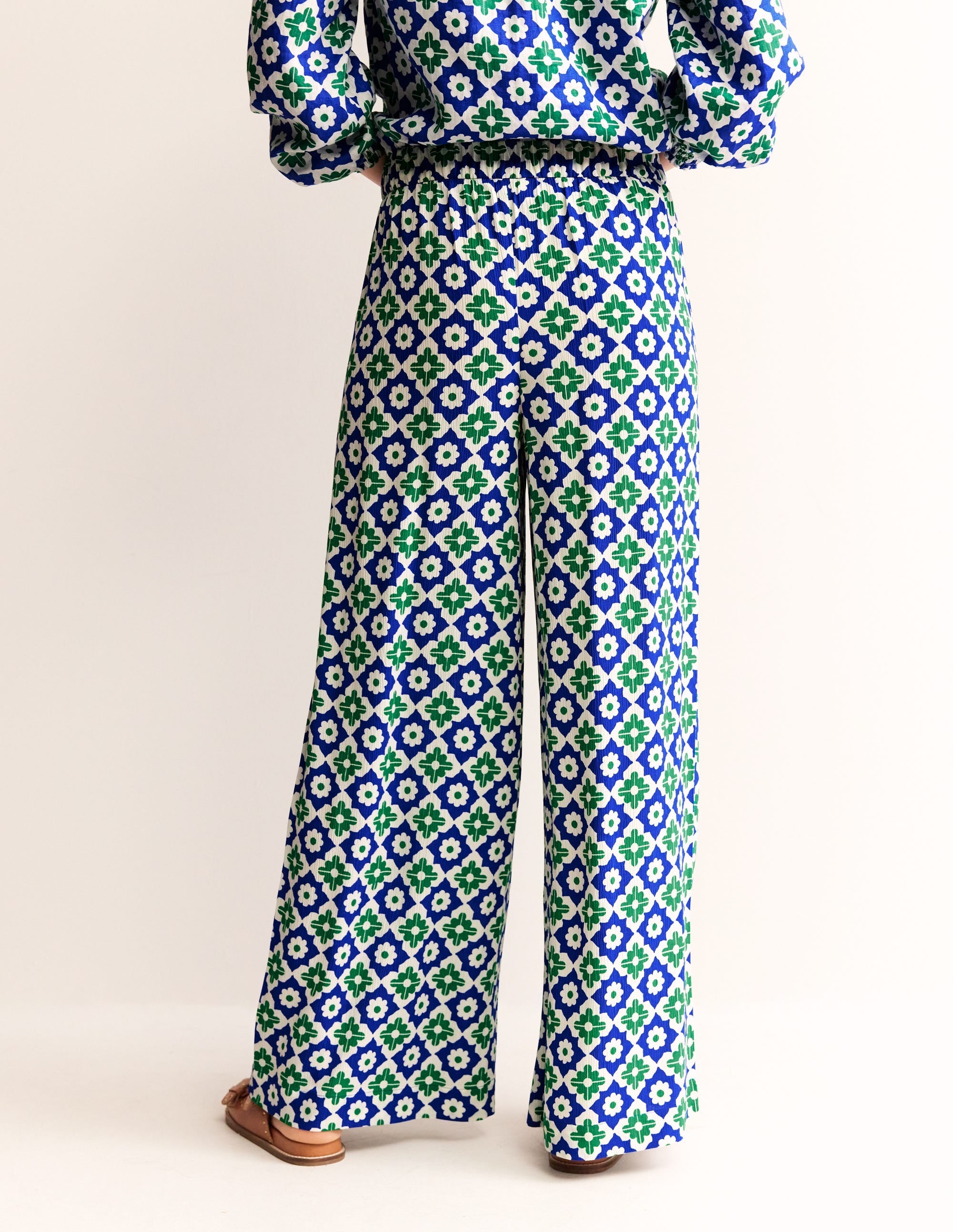 Crinkle Wide Trousers-Green Tambourine, Geometric - Image 4