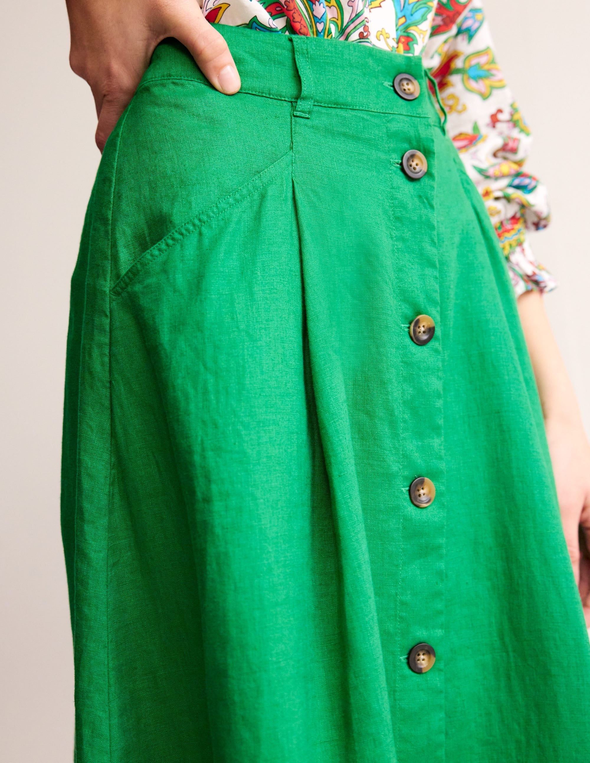 Petra Linen Midi Skirt-Green Tambourine - Image 2