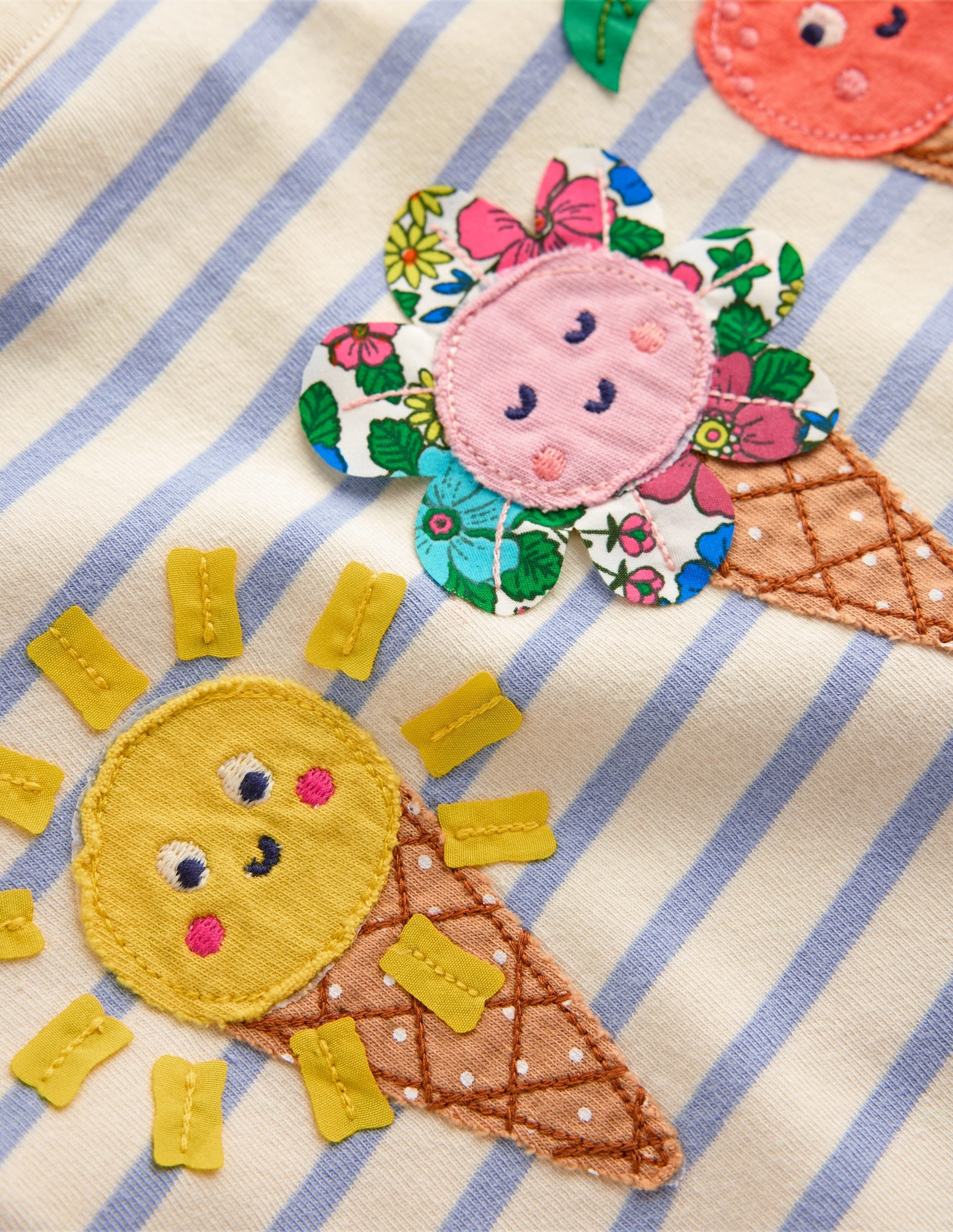 Short Sleeve Applique T-shirt-Glacier Blue/ Ivory Ice Creams - Image 3